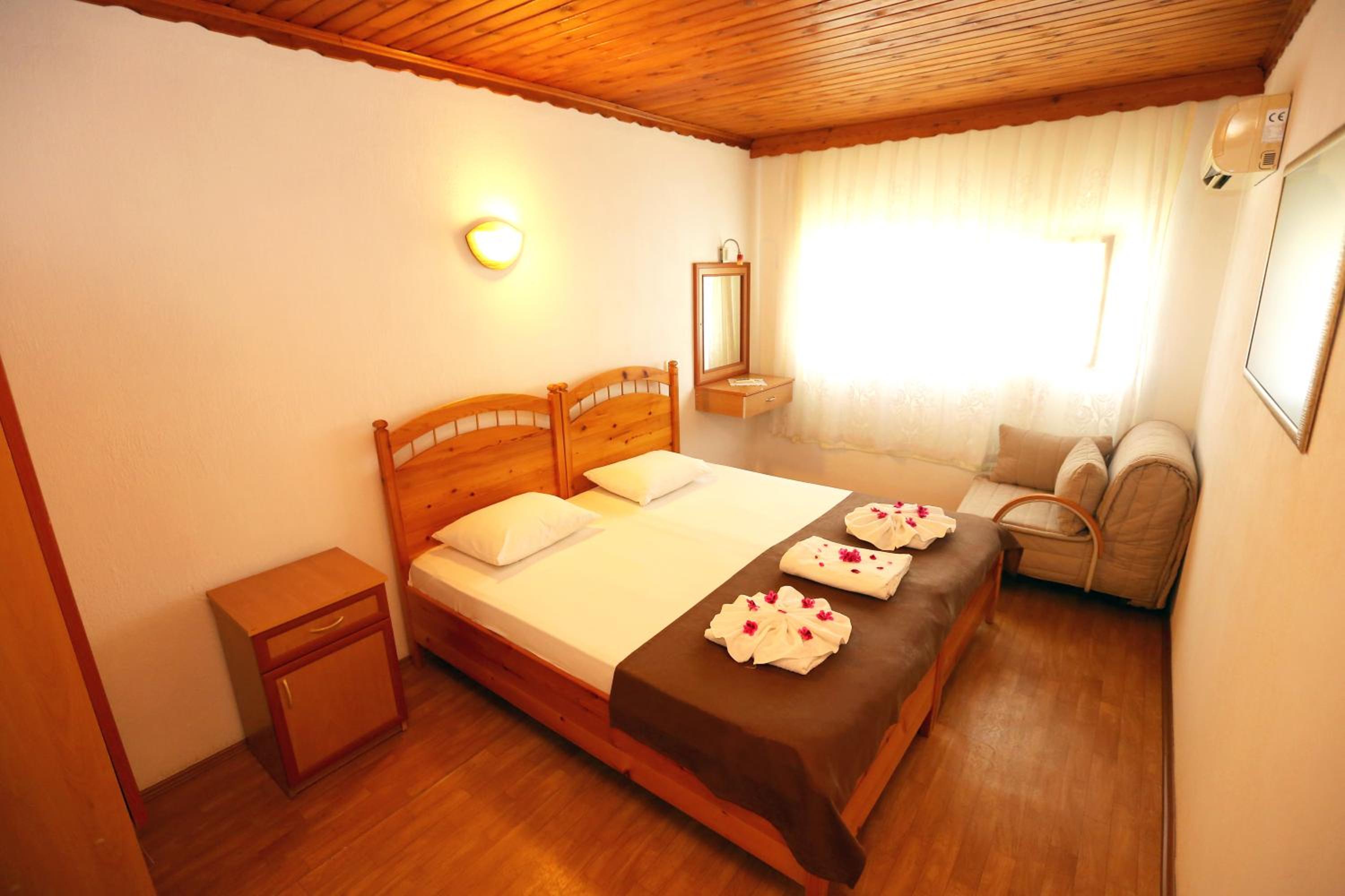 Double or Twin Room - Photo 9