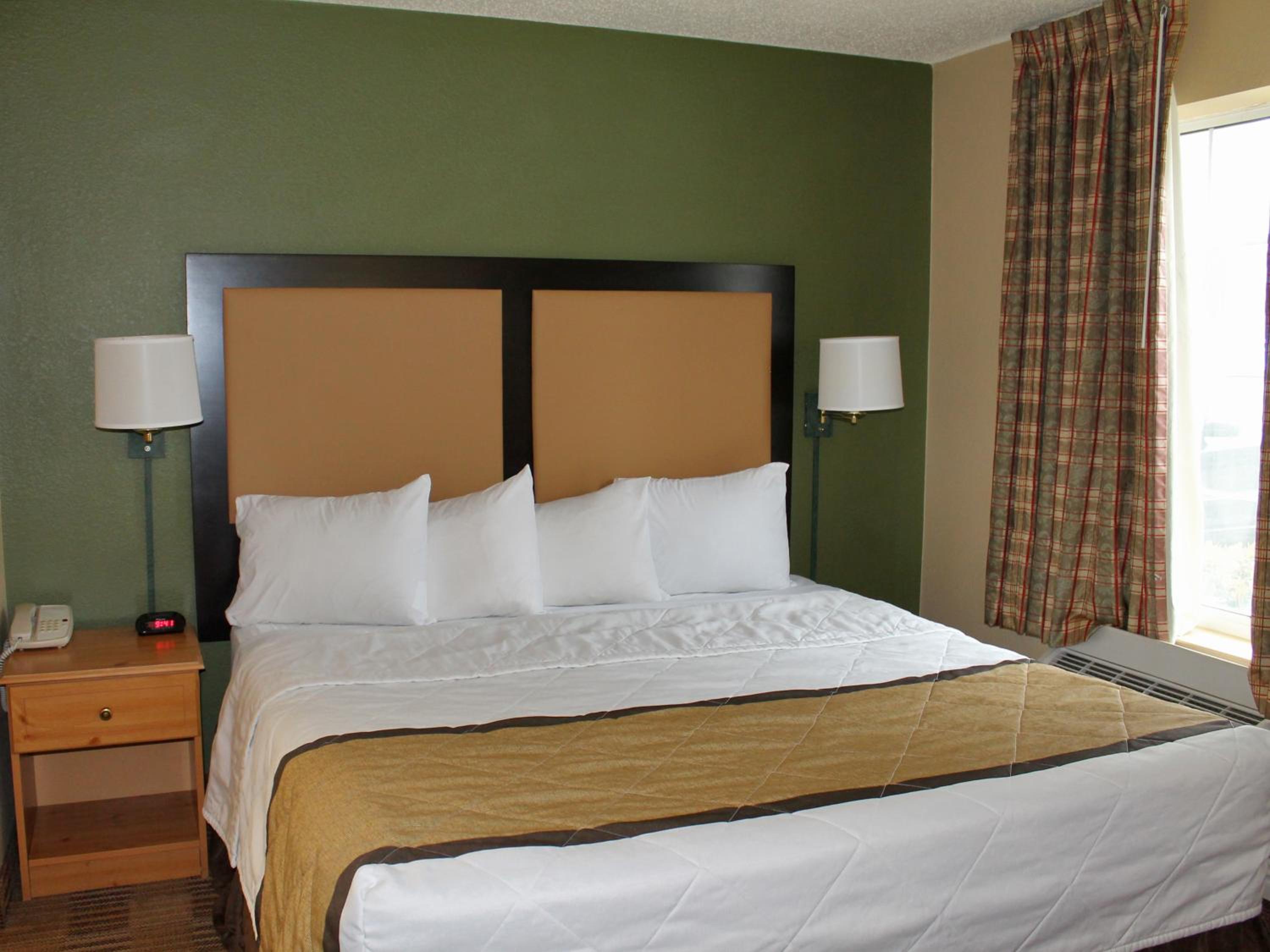 Deluxe Studio with 1 King Bed - Non-Smoking - Photo 1