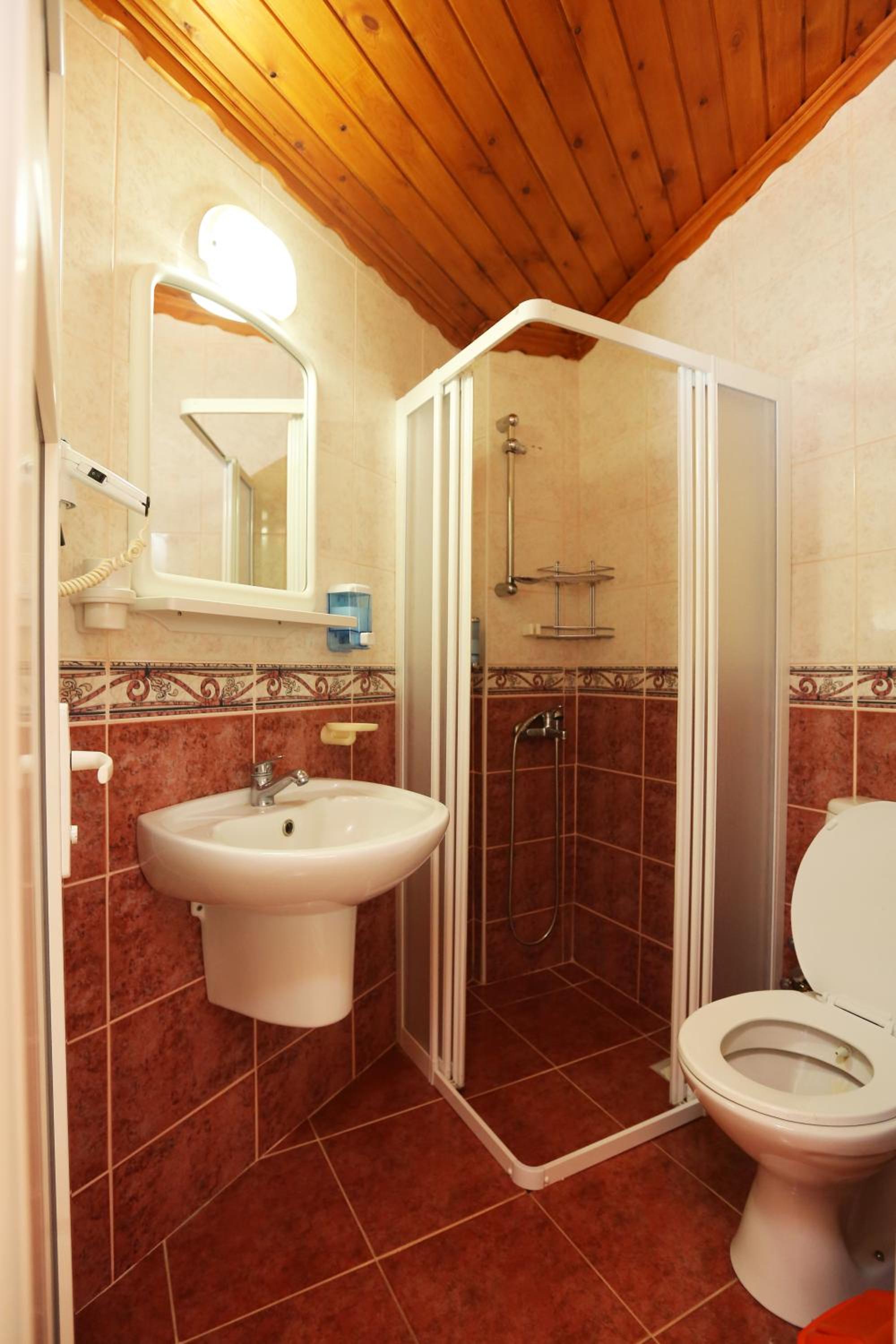 Double or Twin Room - Photo 4