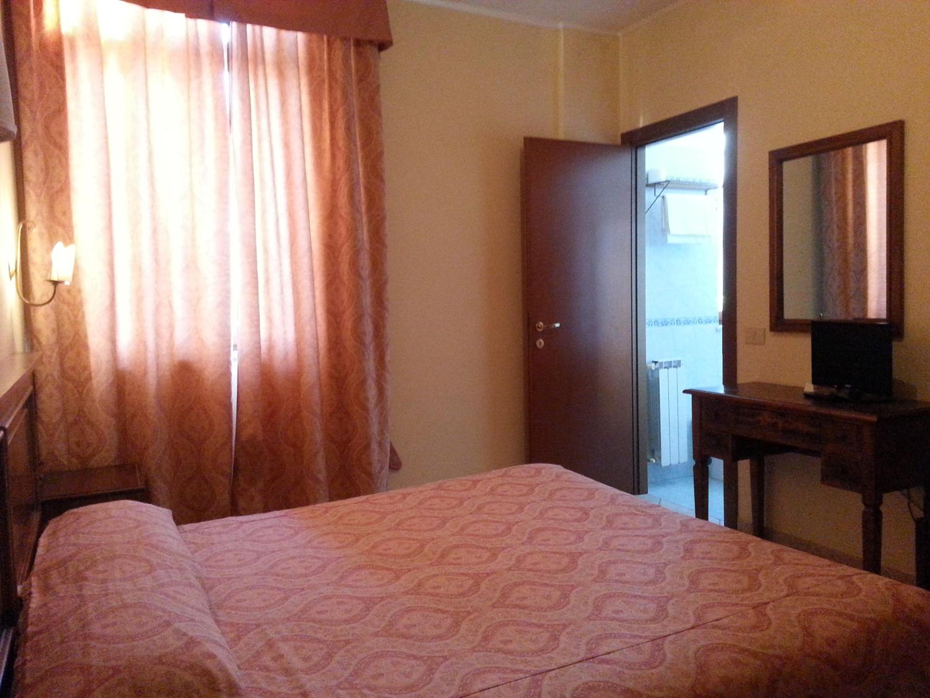Double or Twin Room - Photo 3