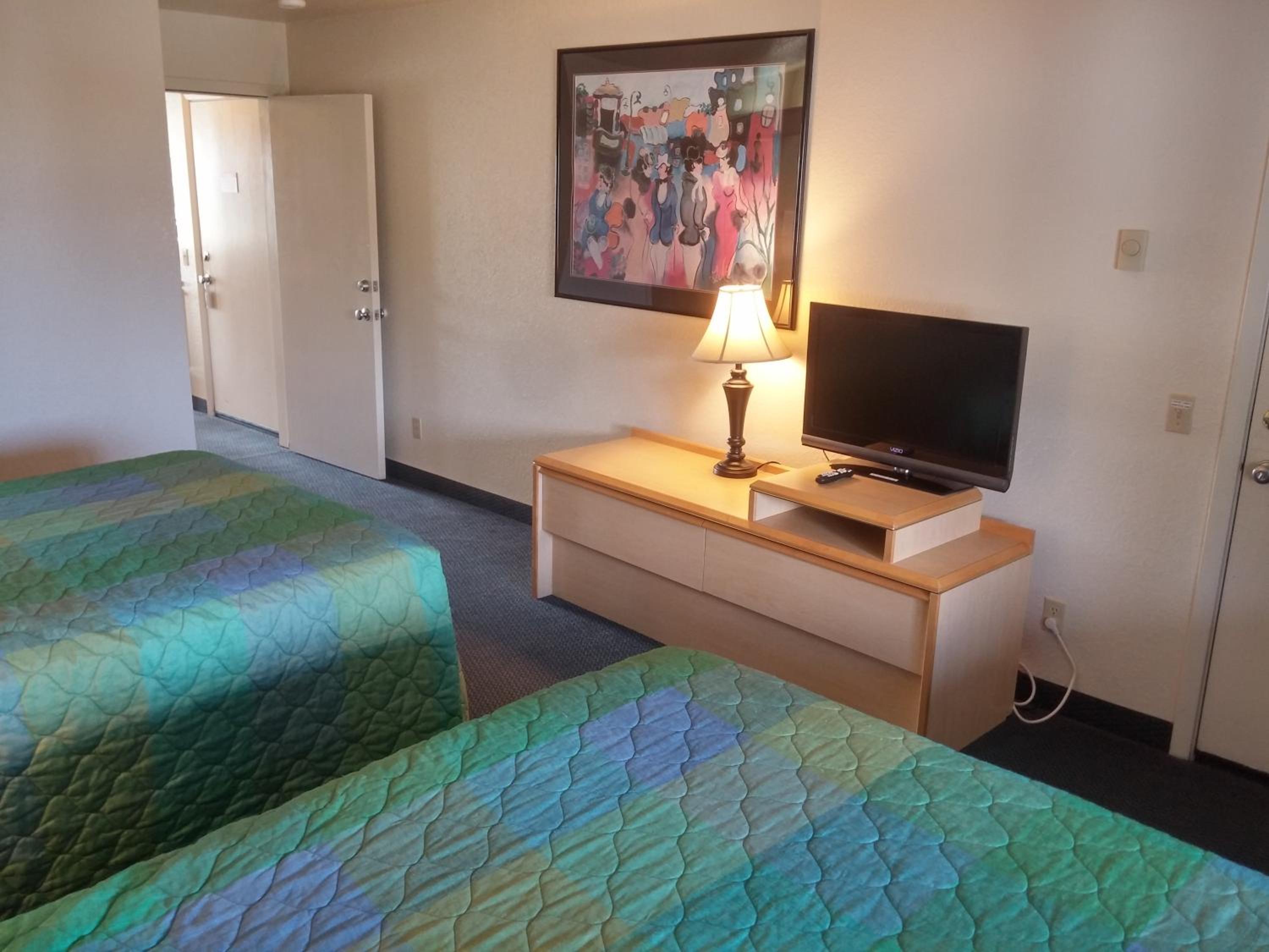 Queen Suite - Non-Pet photo 1