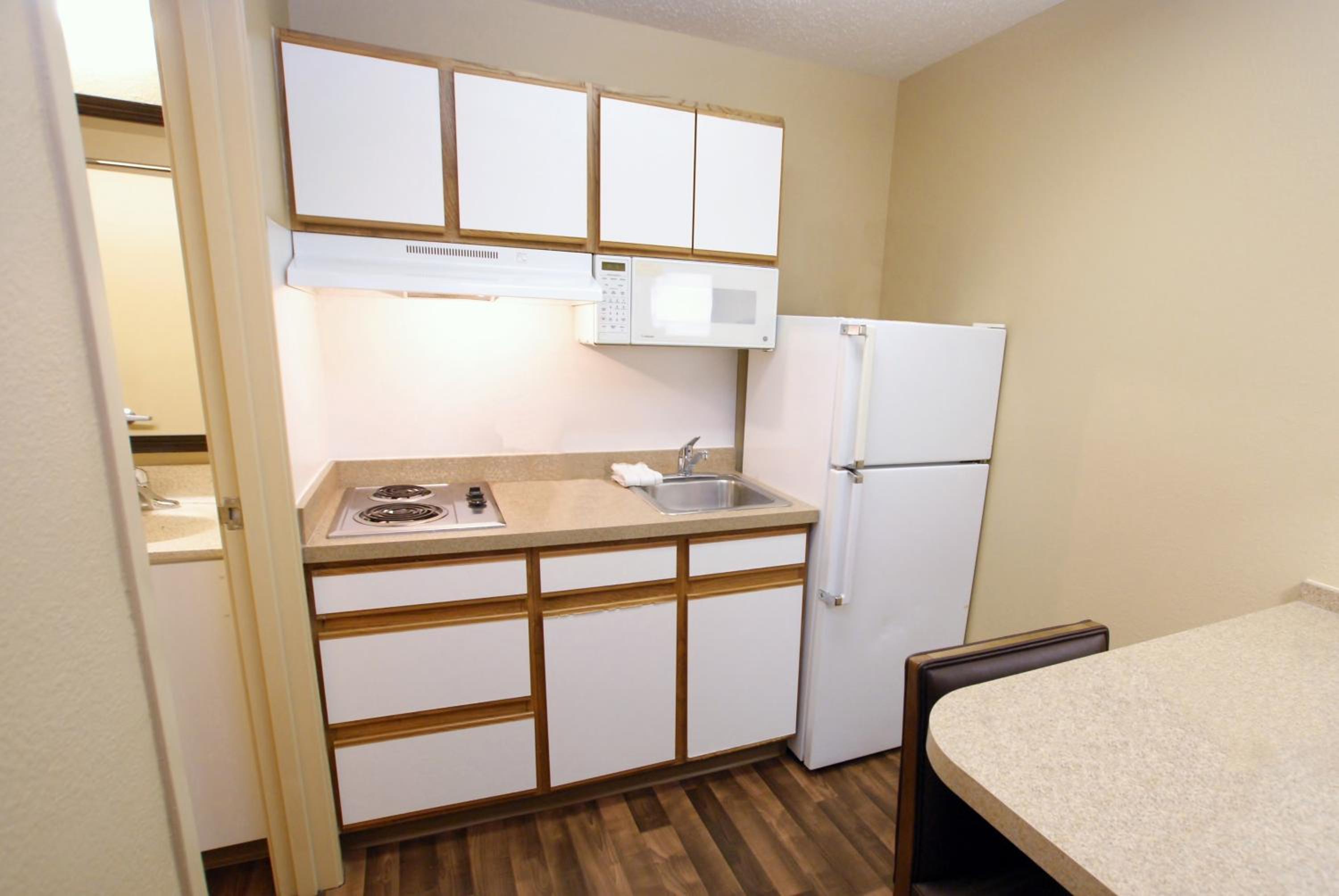 One Bedroom Suite - Non-Smoking - Photo 6