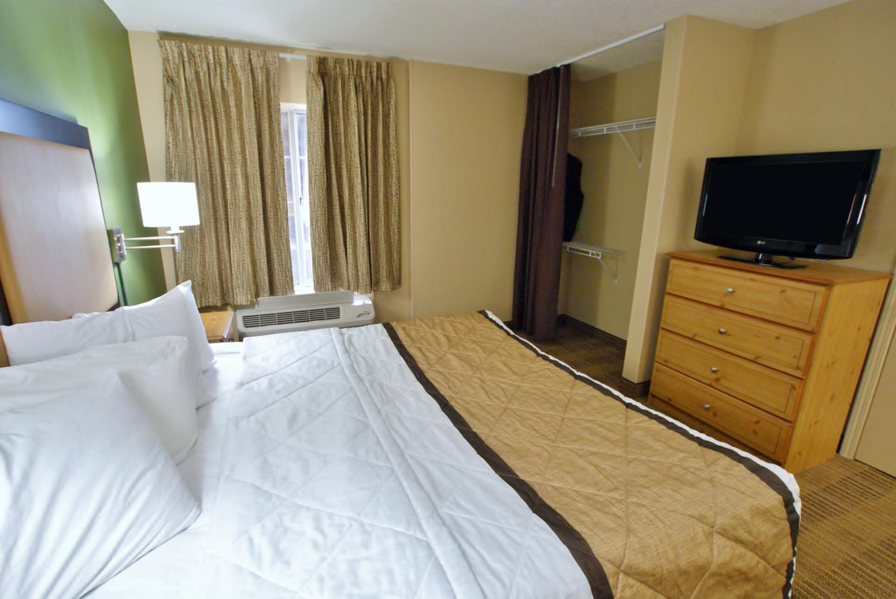 One Bedroom Suite - Non-Smoking - Photo 2
