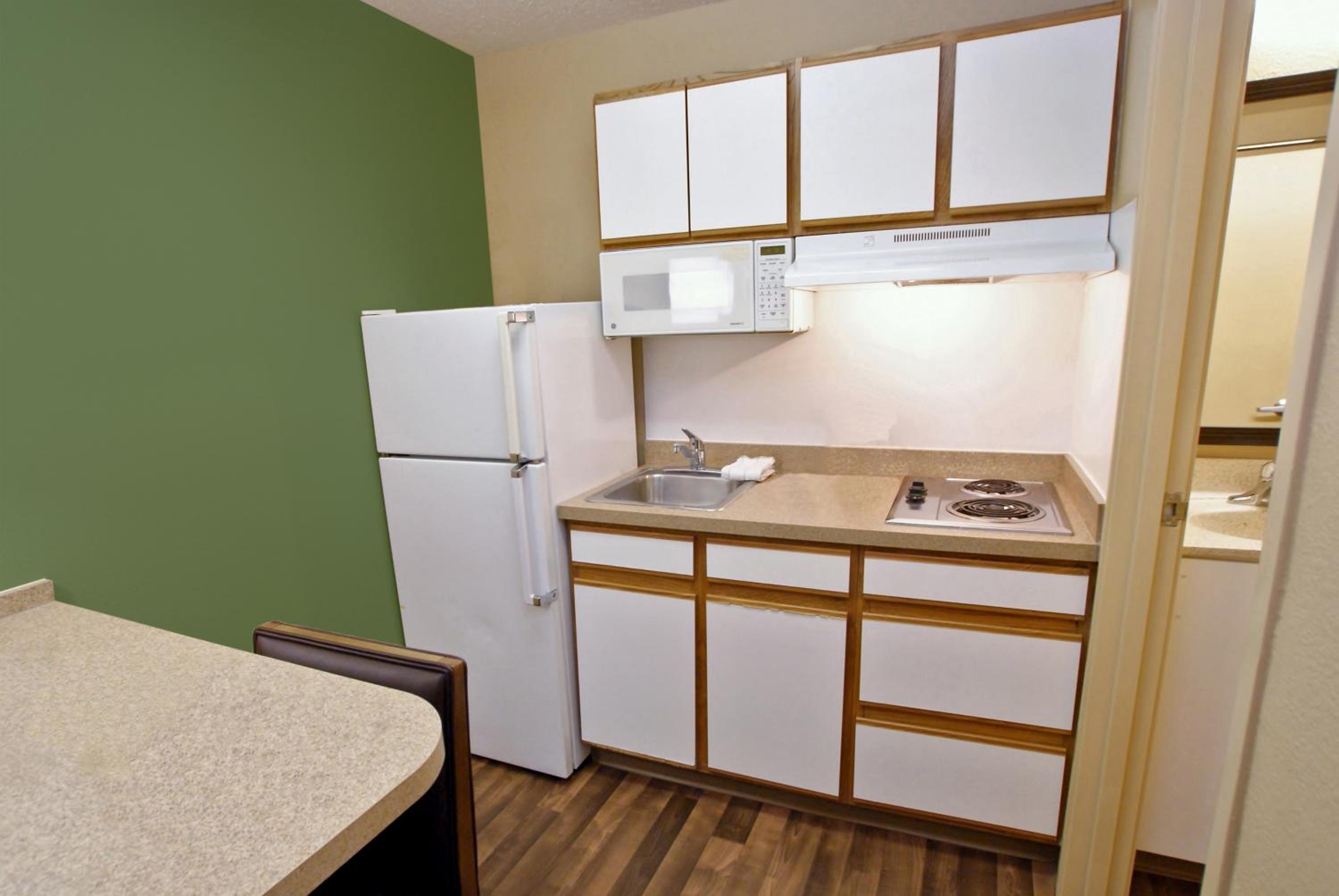 Studio with 2 Queen Beds - Non-Smoking - Photo 6