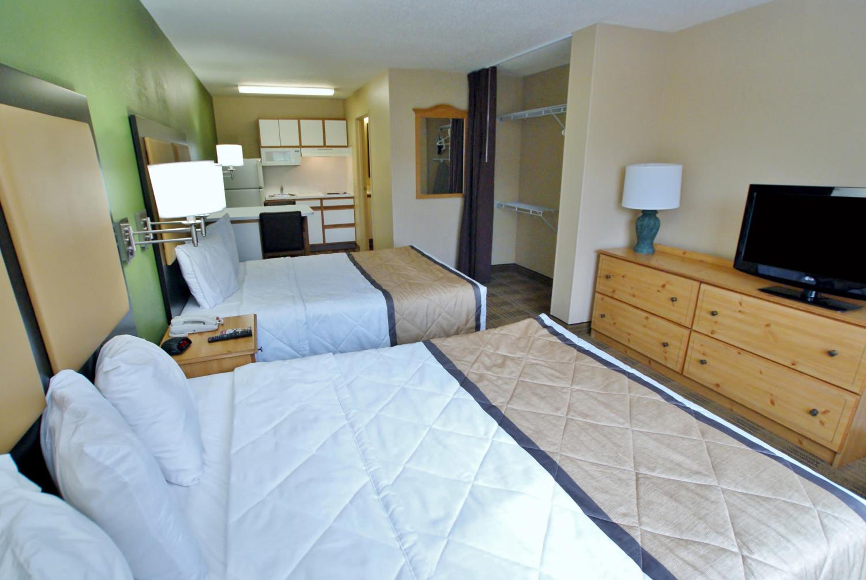 Studio with 2 Queen Beds - Non-Smoking - Photo 2