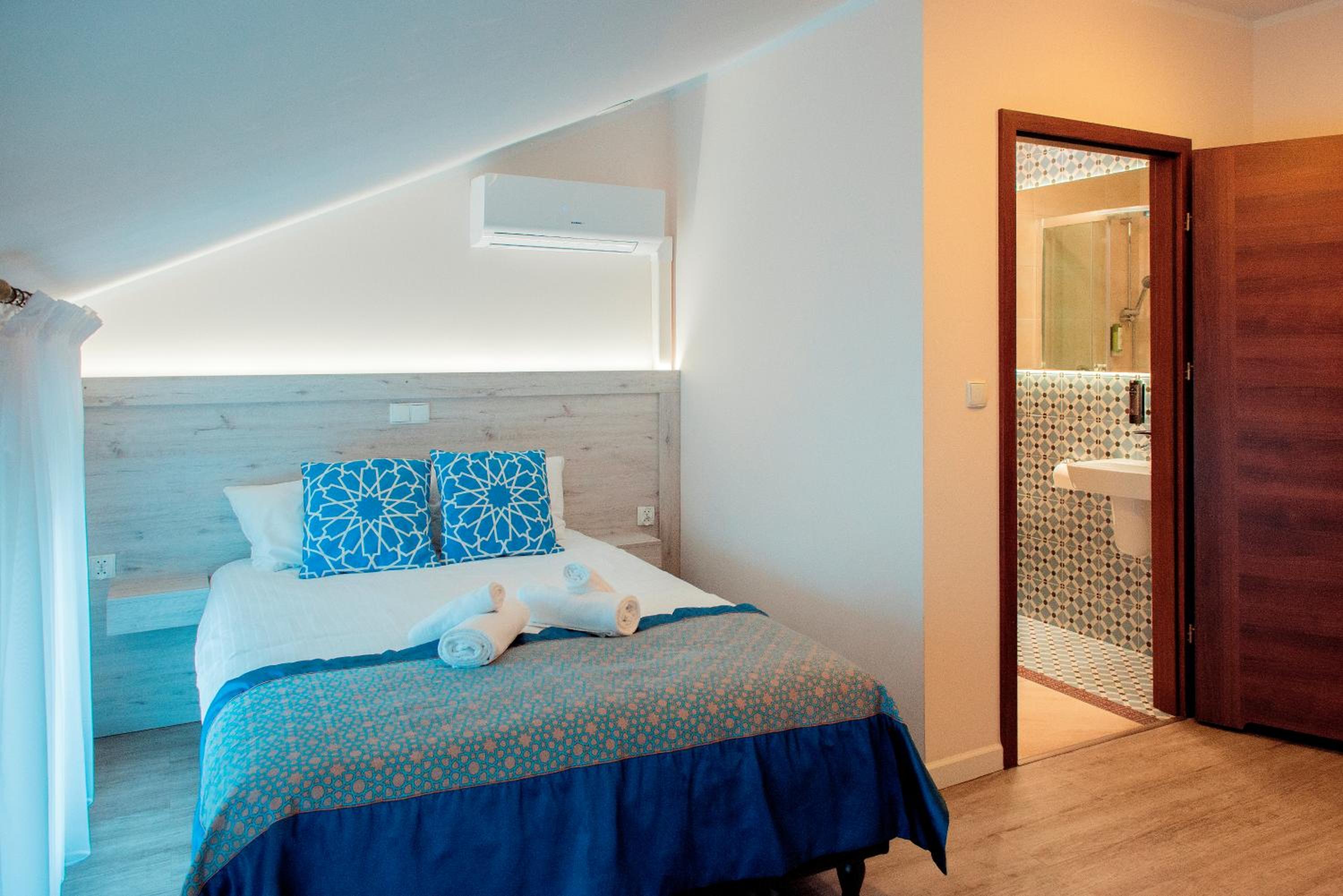 Standard Double Room with Sofa - Photo 5