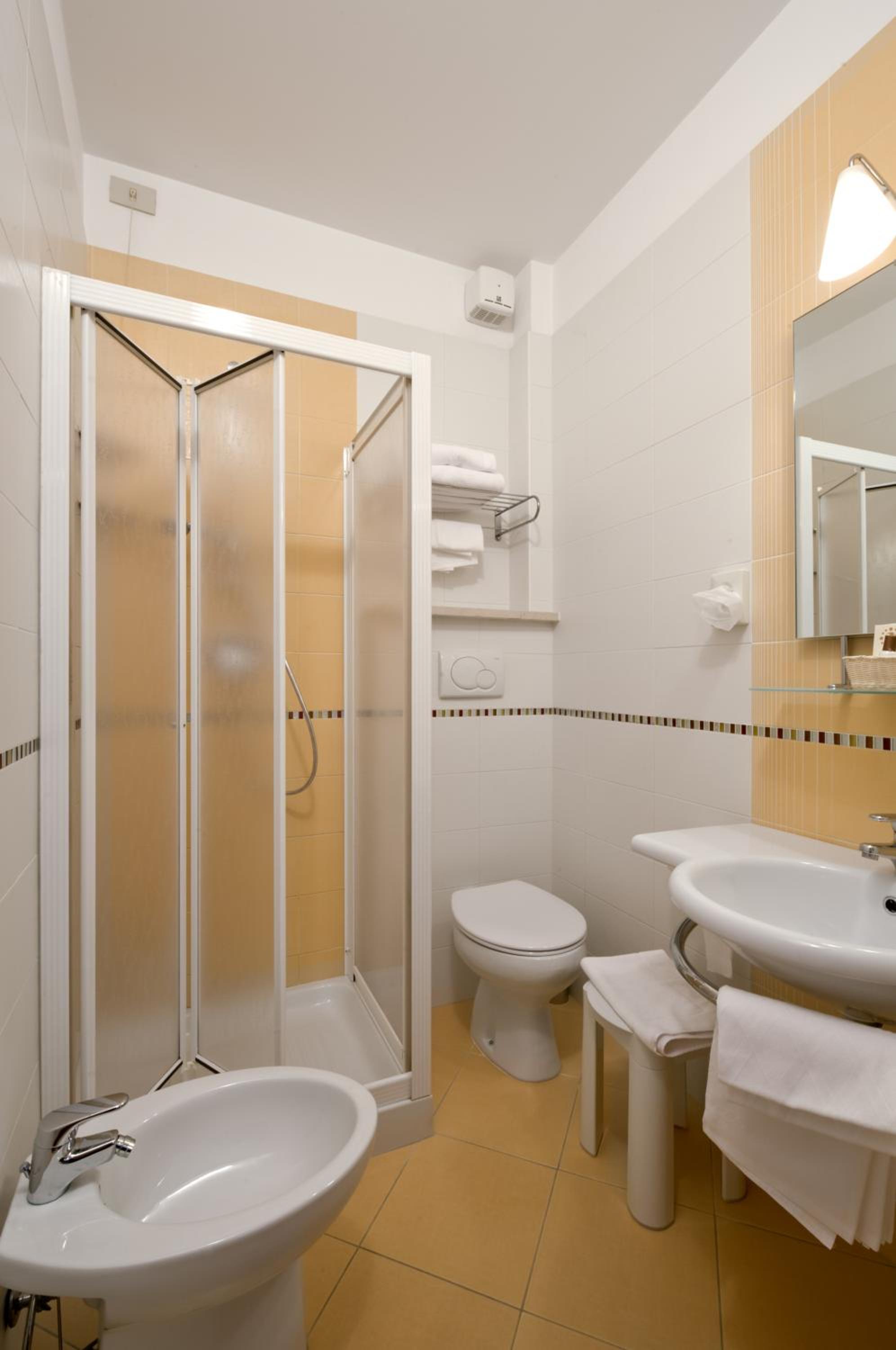 Double or Twin Room - Photo 6