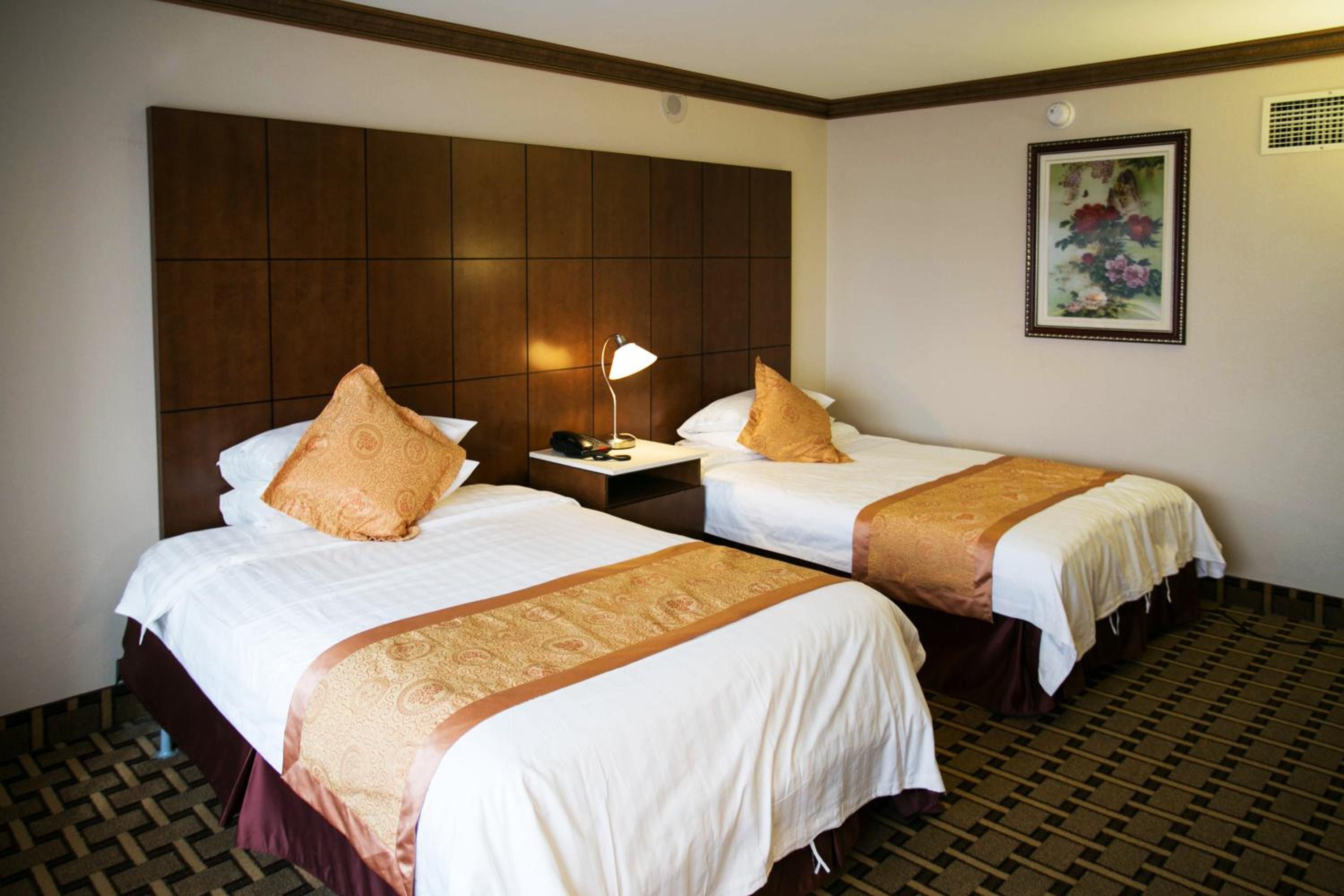 Luxury Two Double Bed Room - Photo 3
