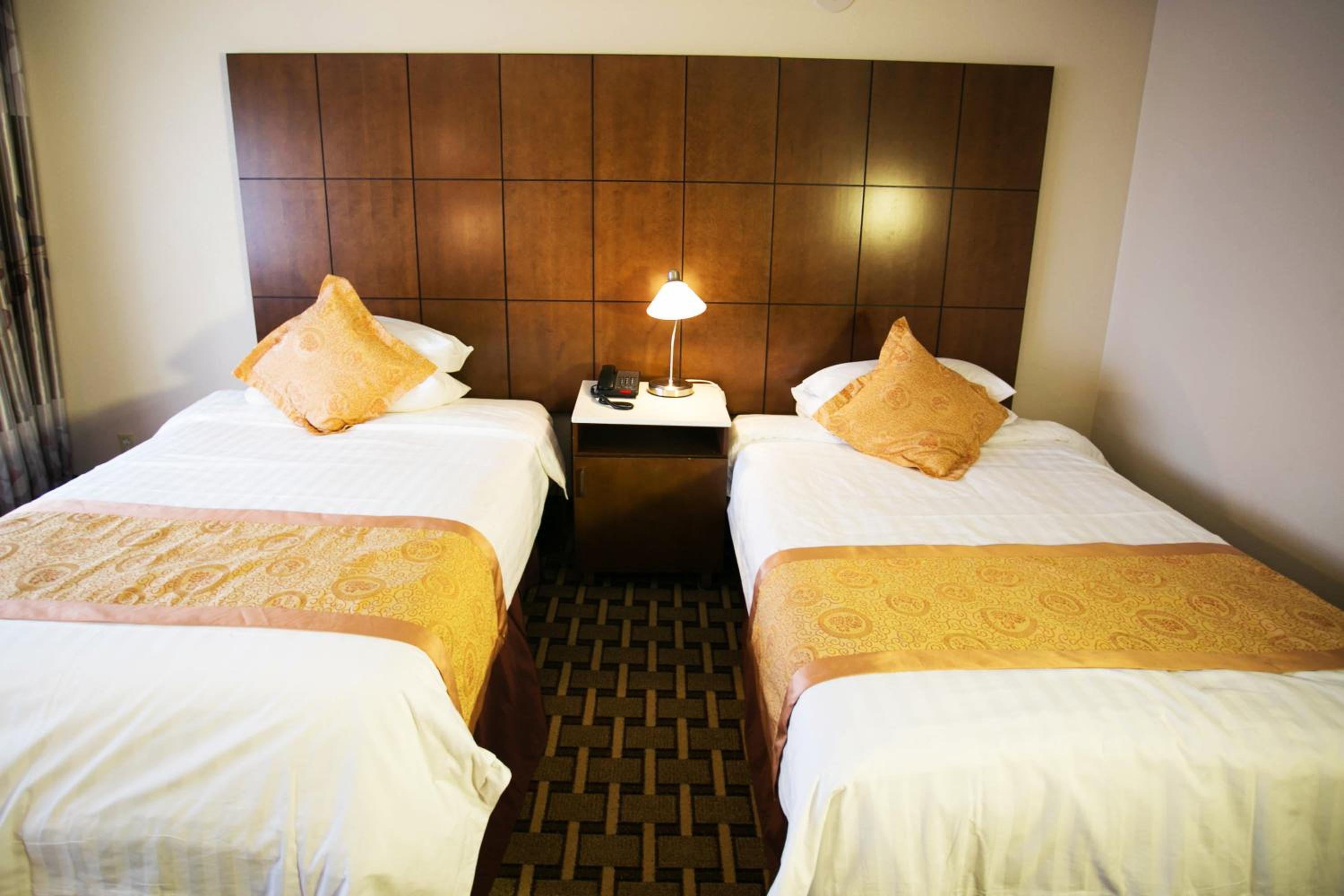 Luxury Two Double Bed Room - Photo 7
