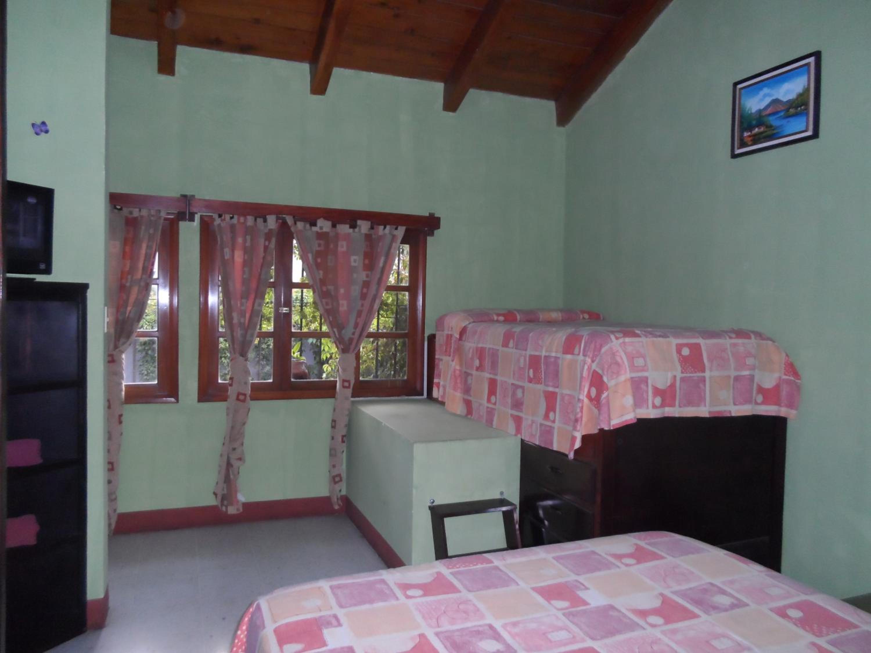 Twin Room with Shared Bathroom photo 2