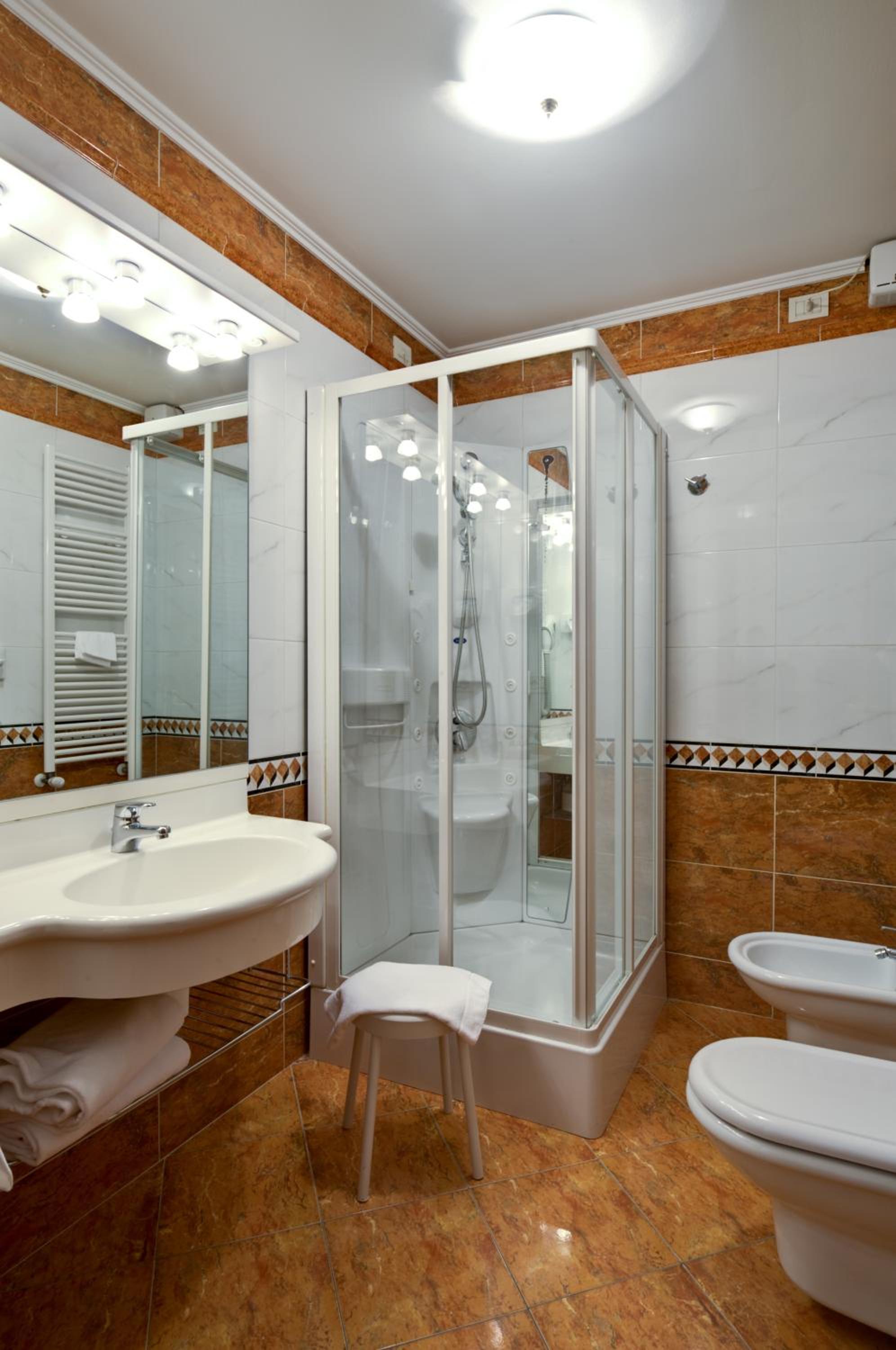 Superior Double or Twin Room - Photo 7
