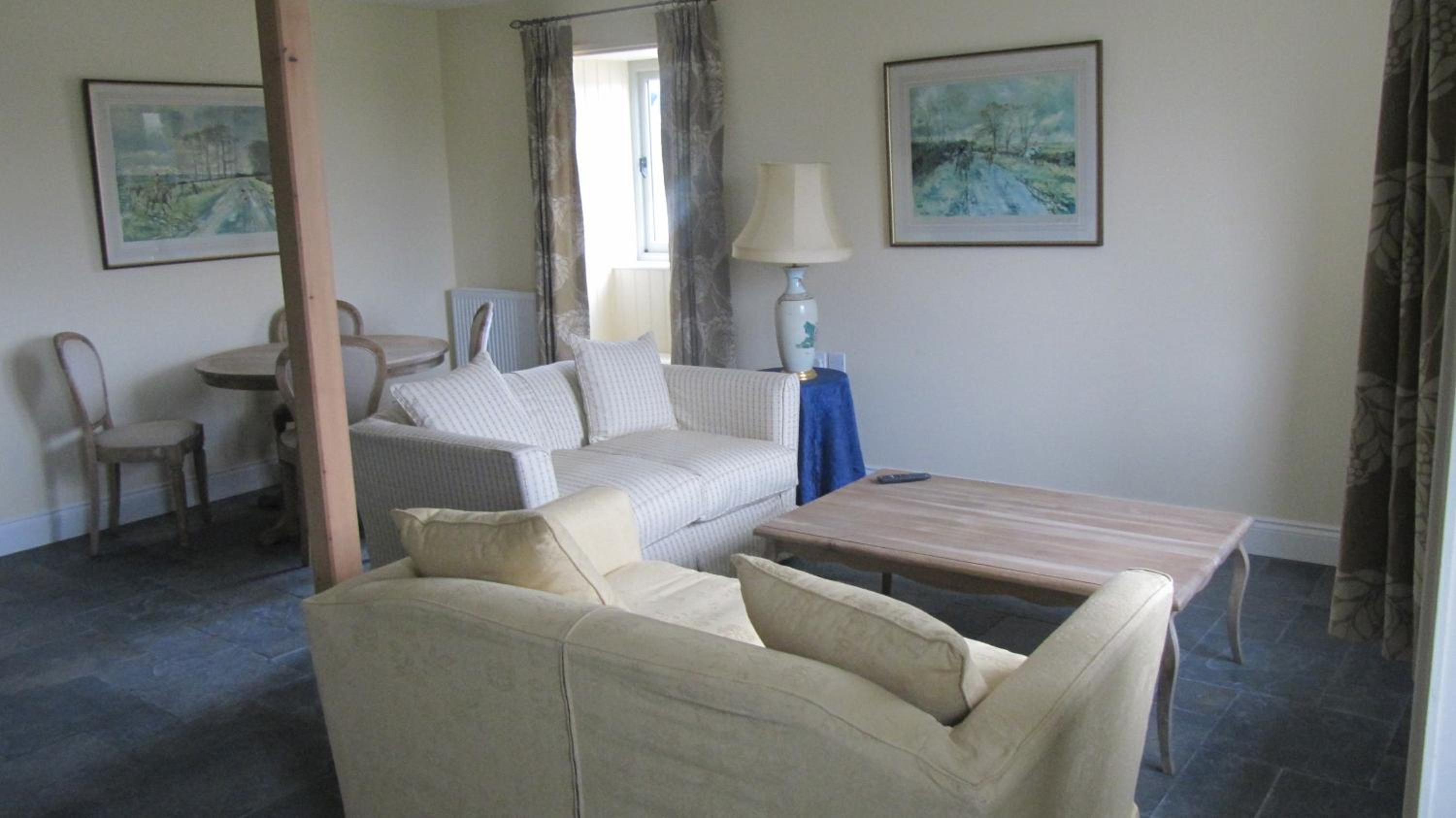 One-Bedroom House photo 1