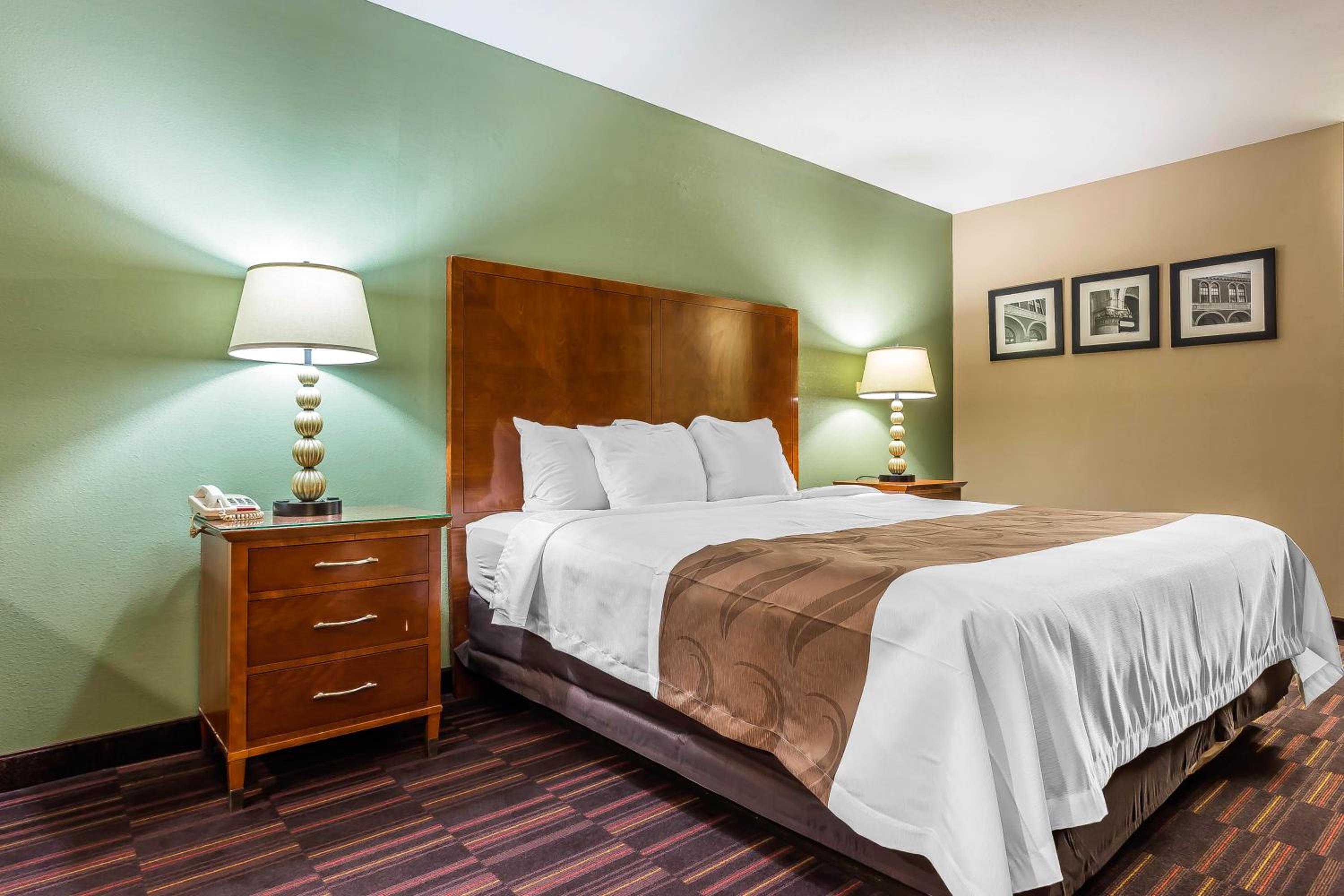 Standard King Room - Non-Smoking  - Photo 1