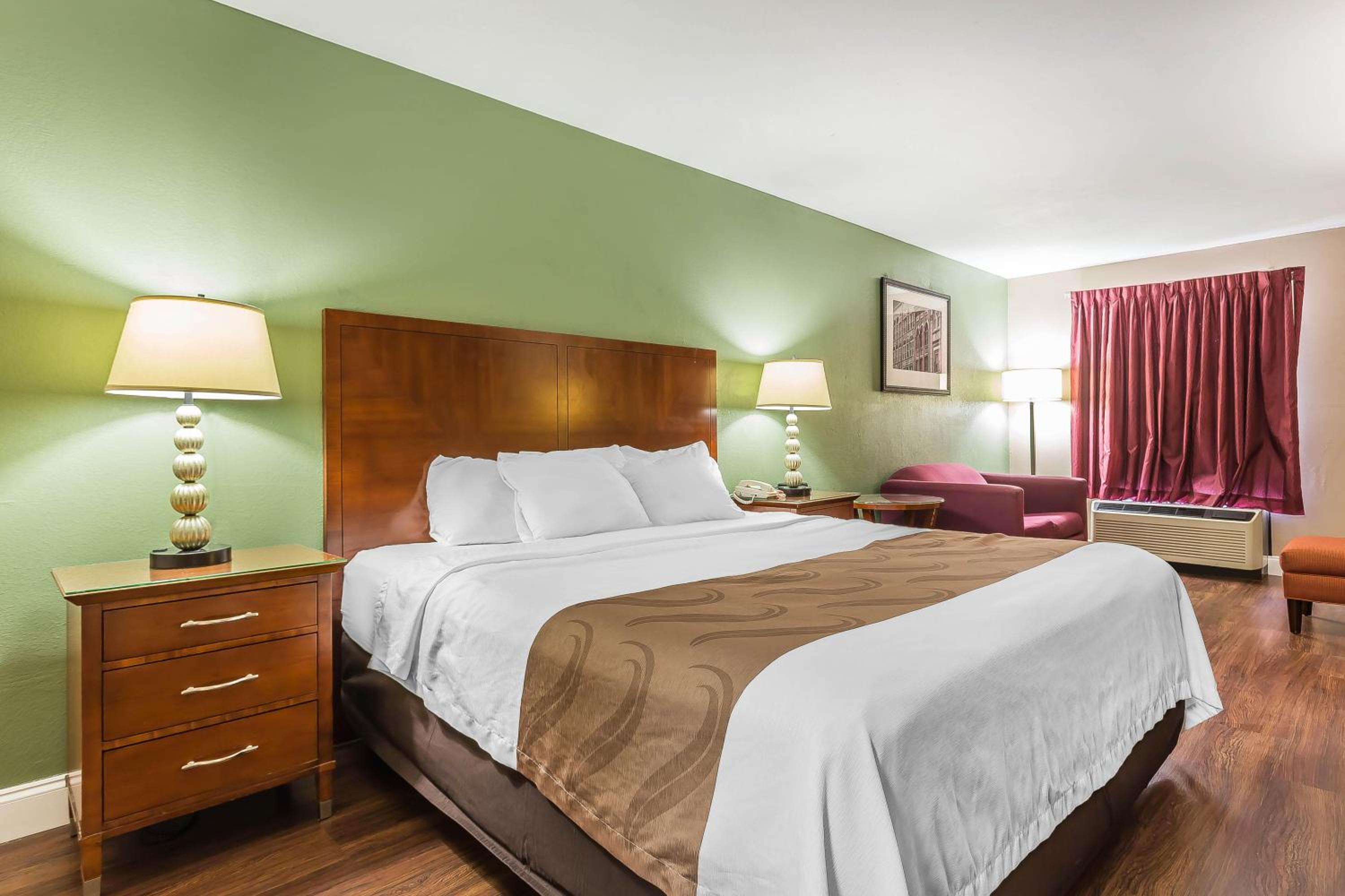 Standard King Room - Non-Smoking  - Photo 7