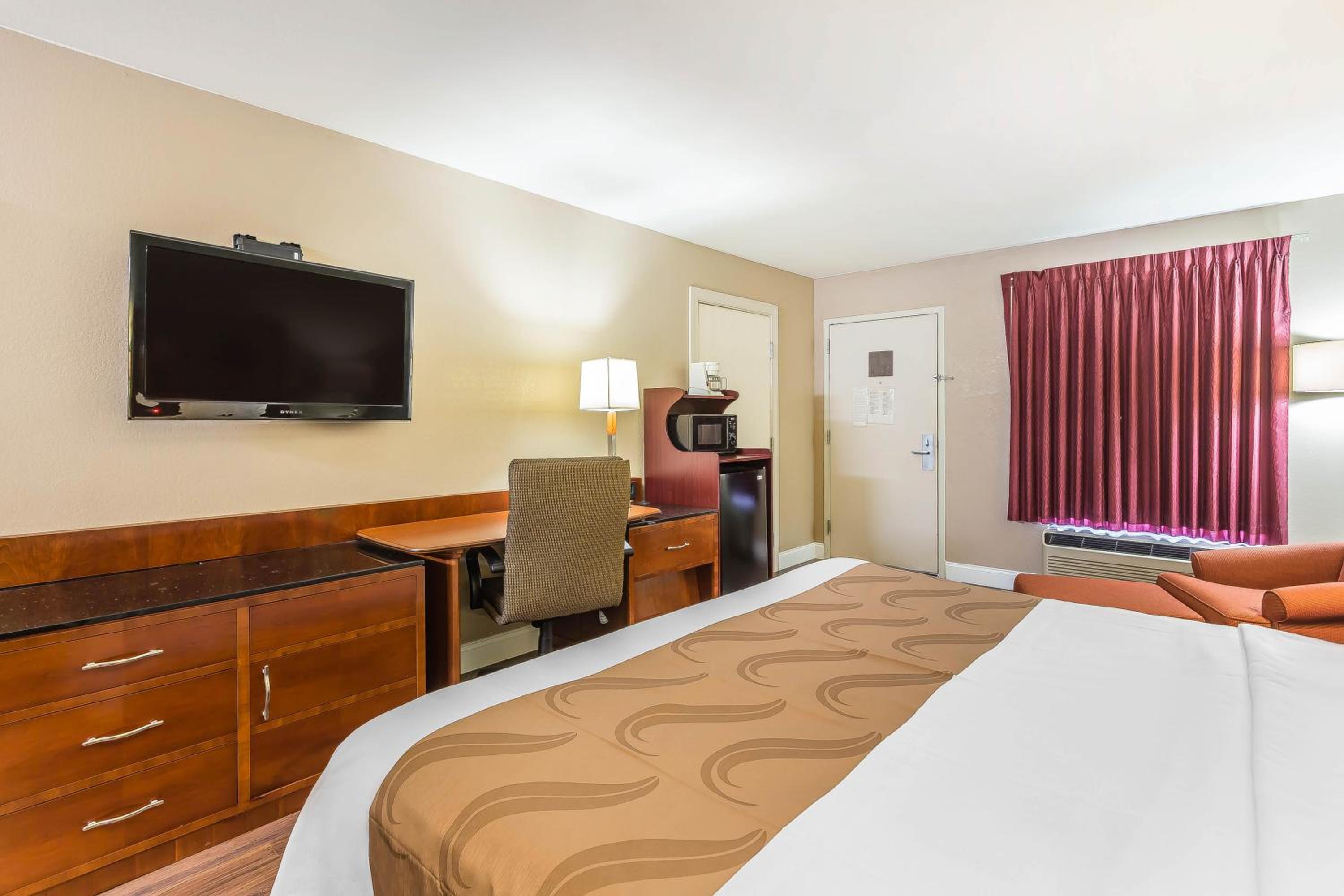 Standard King Room - Non-Smoking  - Photo 15