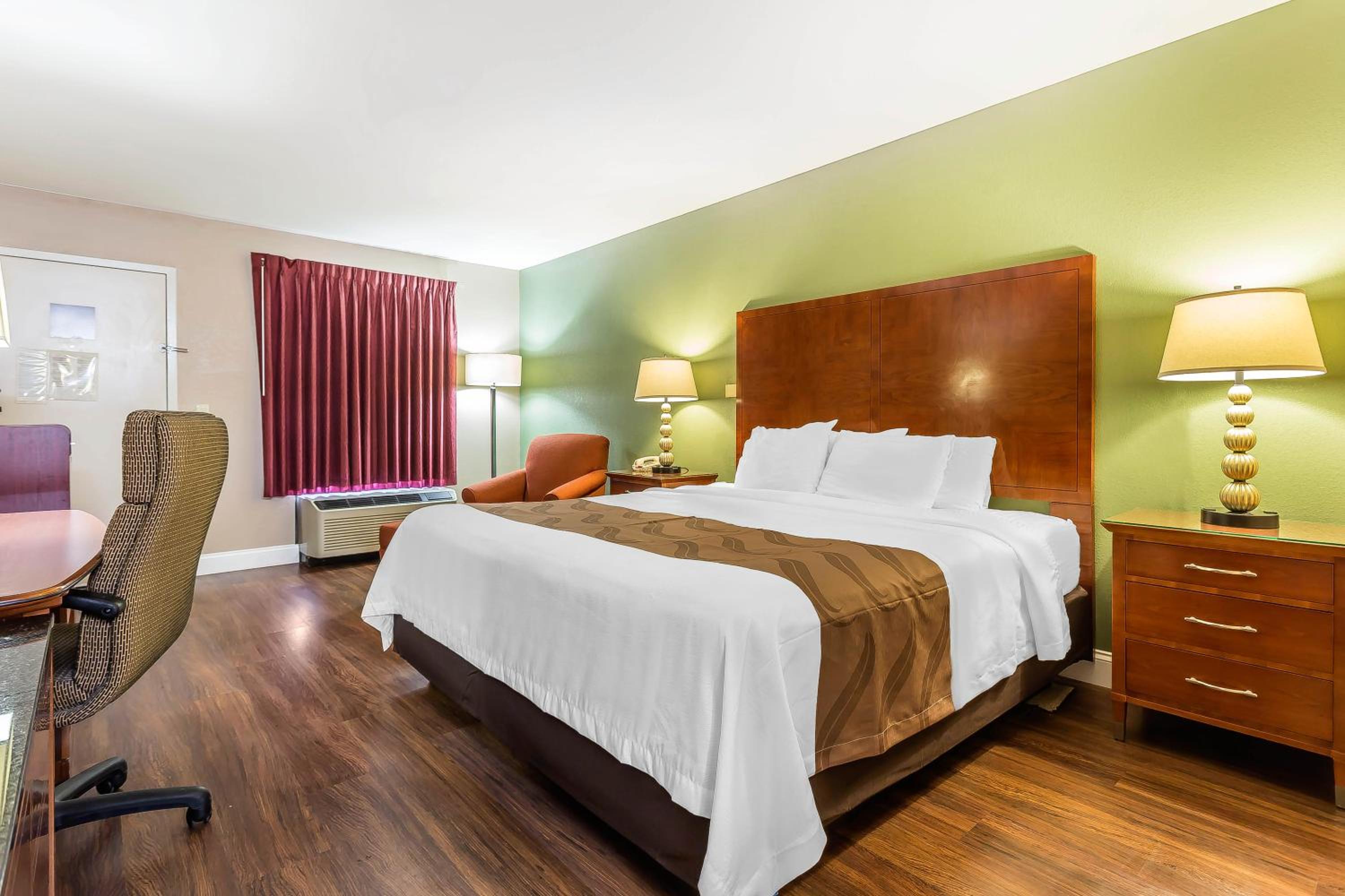 King Room - Disability Access/Non-Smoking - Photo 1