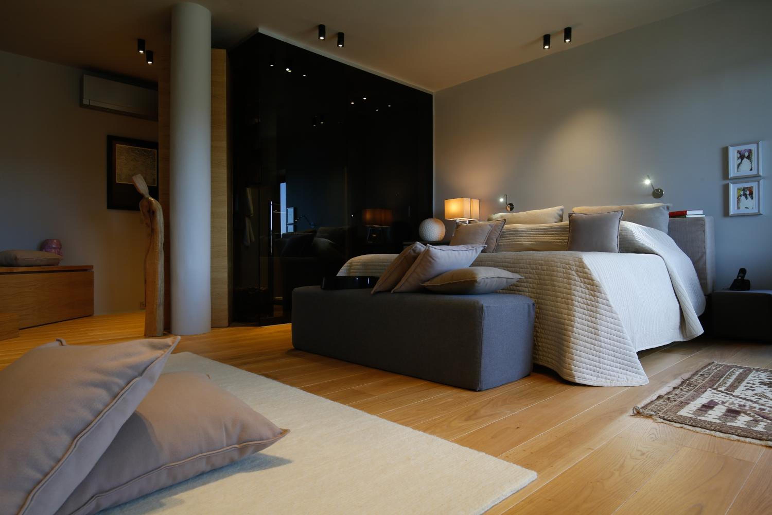 Deluxe Suite with Sea View - Photo 12