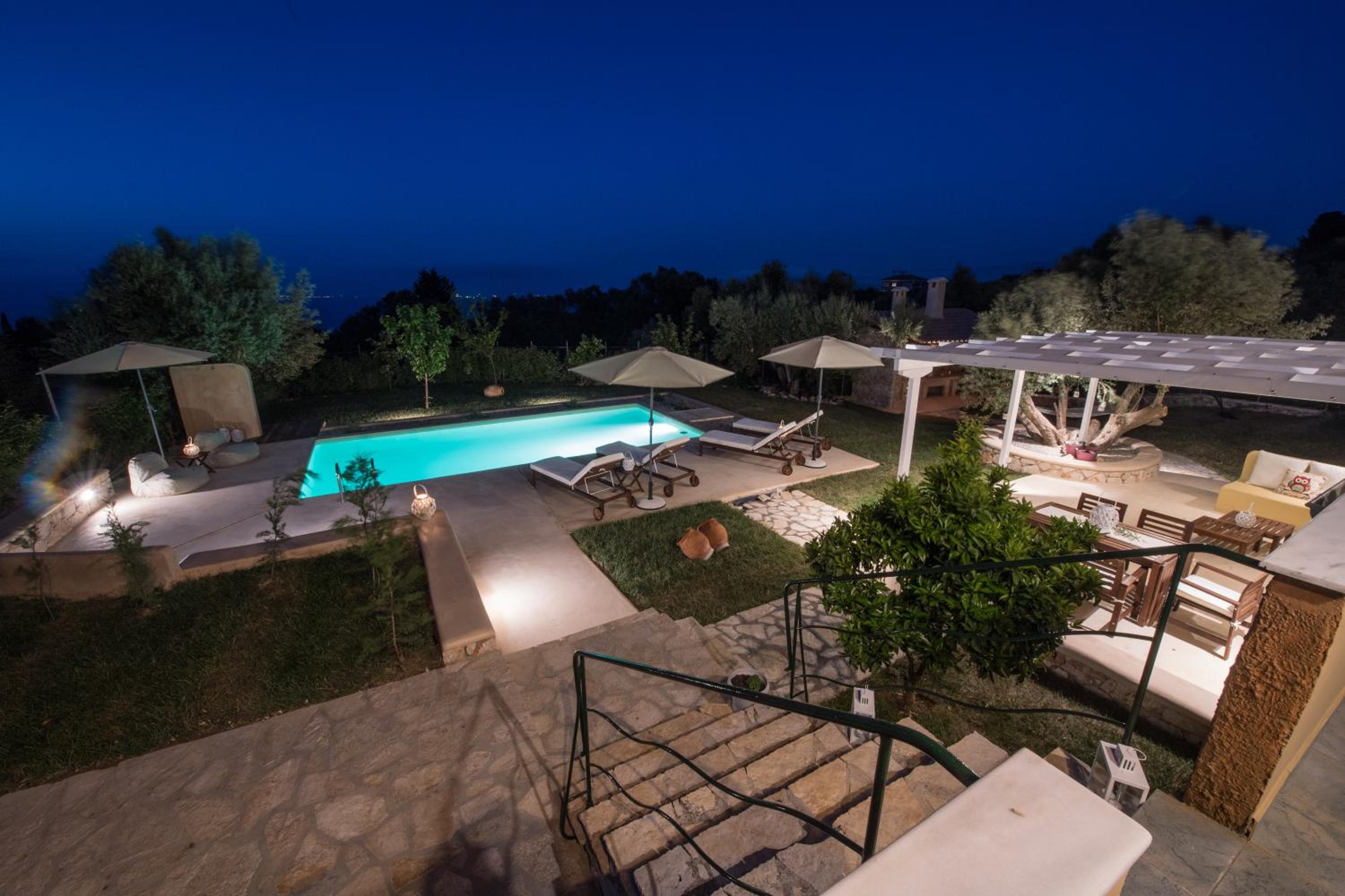 Three-Bedroom Villa photo 2