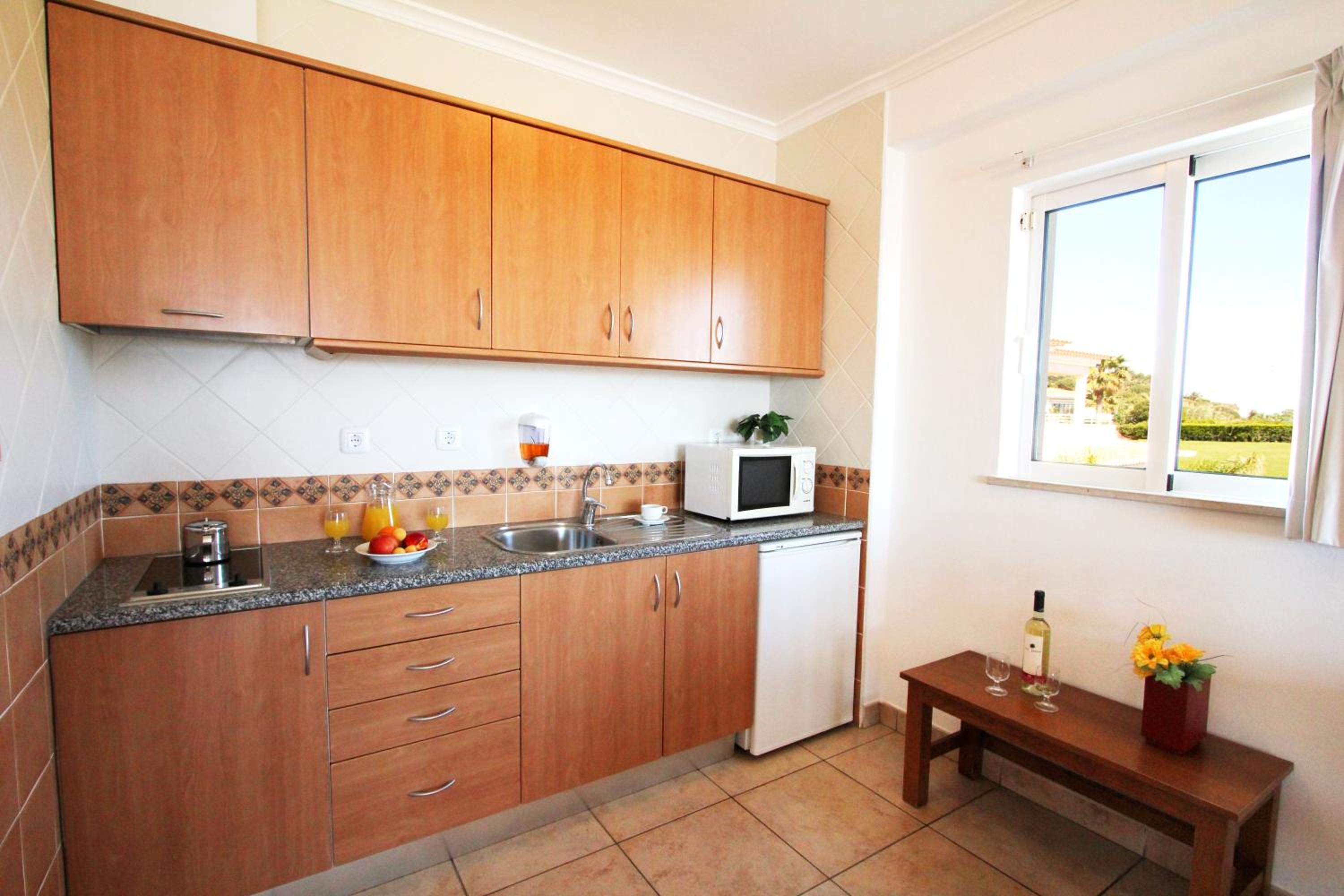 One-Bedroom Apartment with Garden View - Photo 7