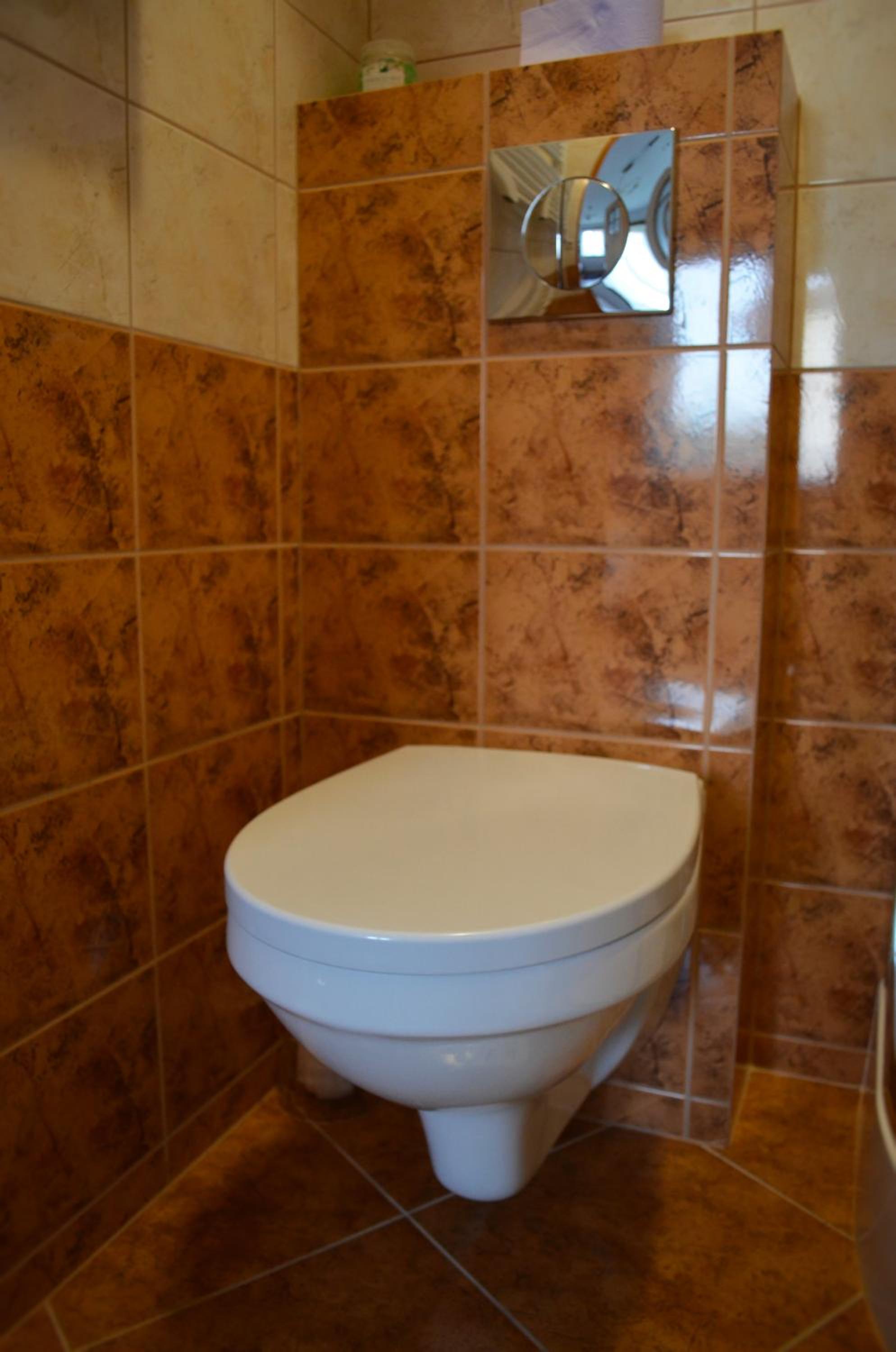 Twin Room with Private Bathroom - Photo 5