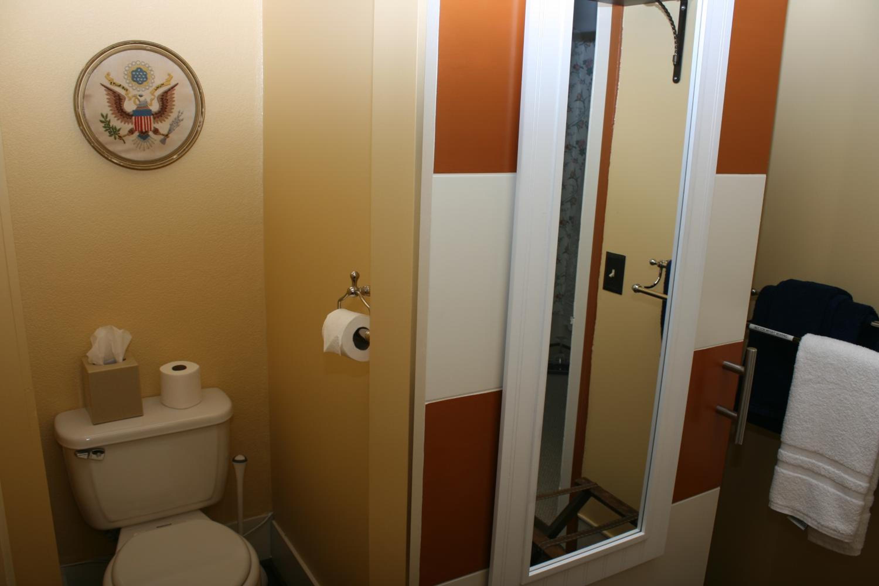 Standard Room with 1 Full Bed photo 3