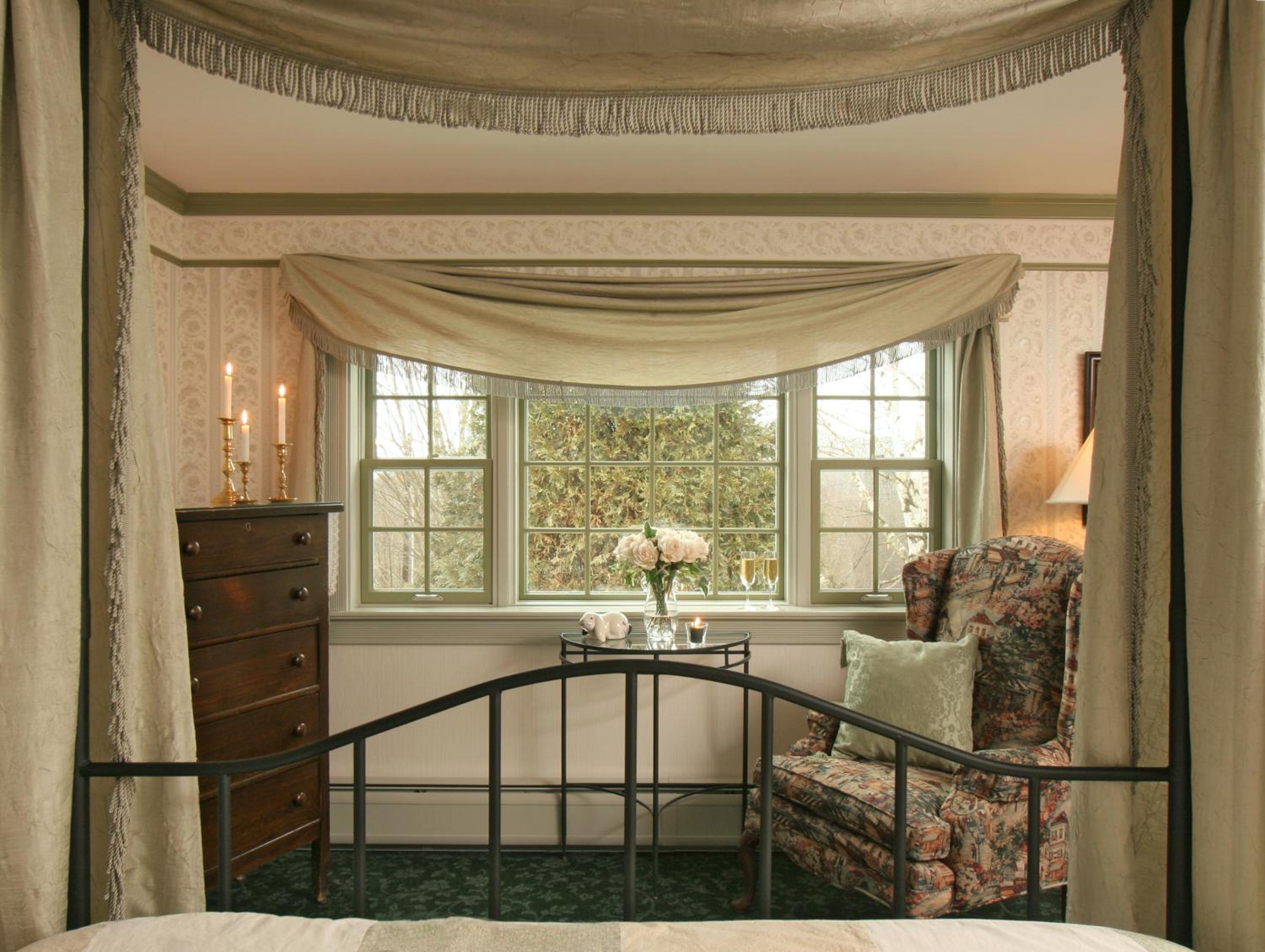 Queen Room with Fireplace