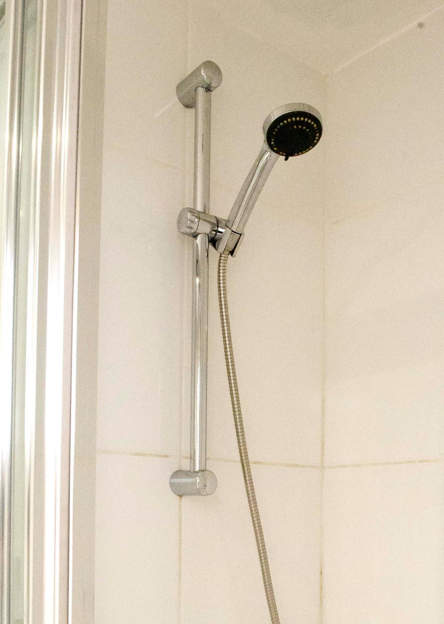 Deluxe Double Room with Shower - Photo 2