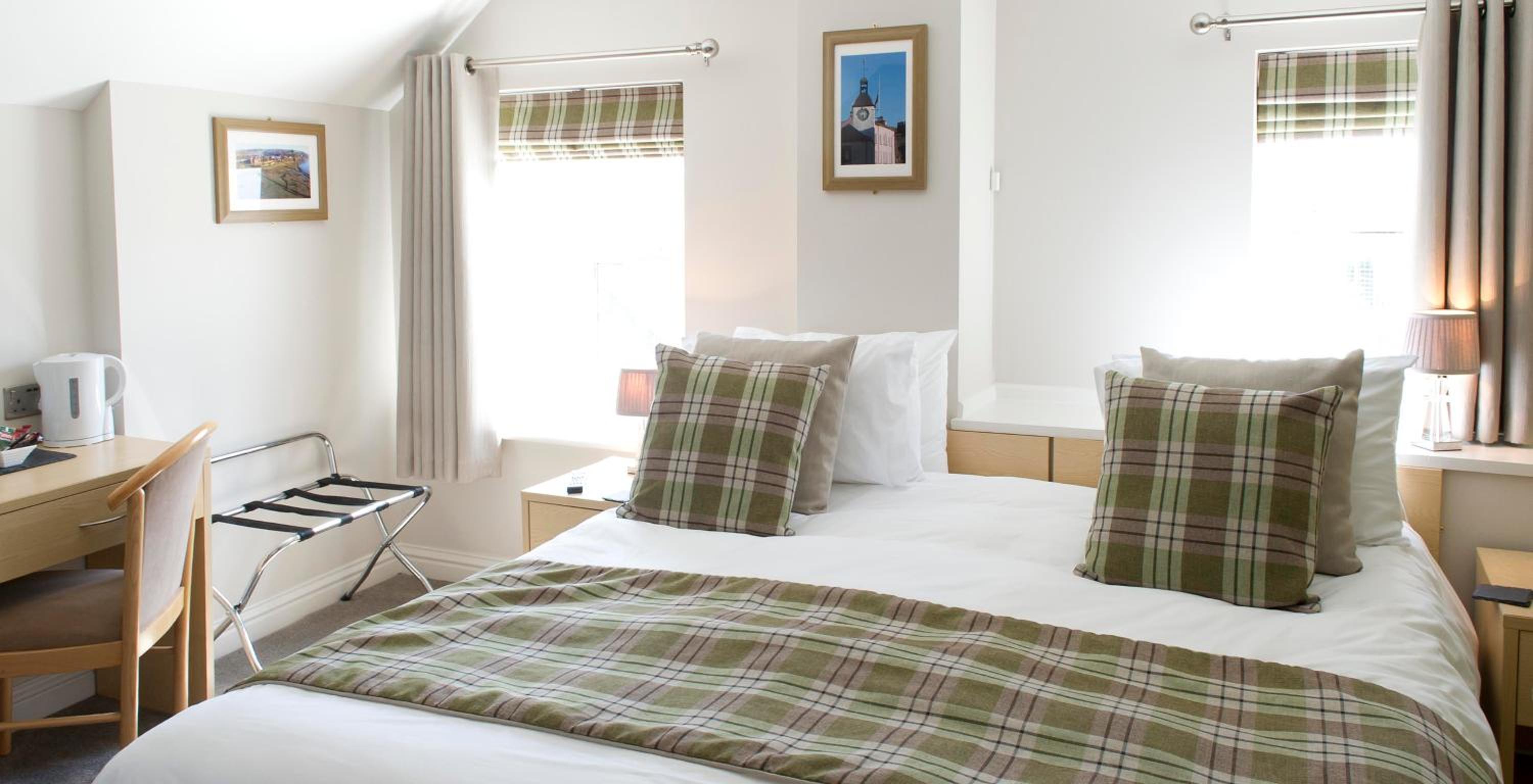 Deluxe Double Room with Shower - Photo 6