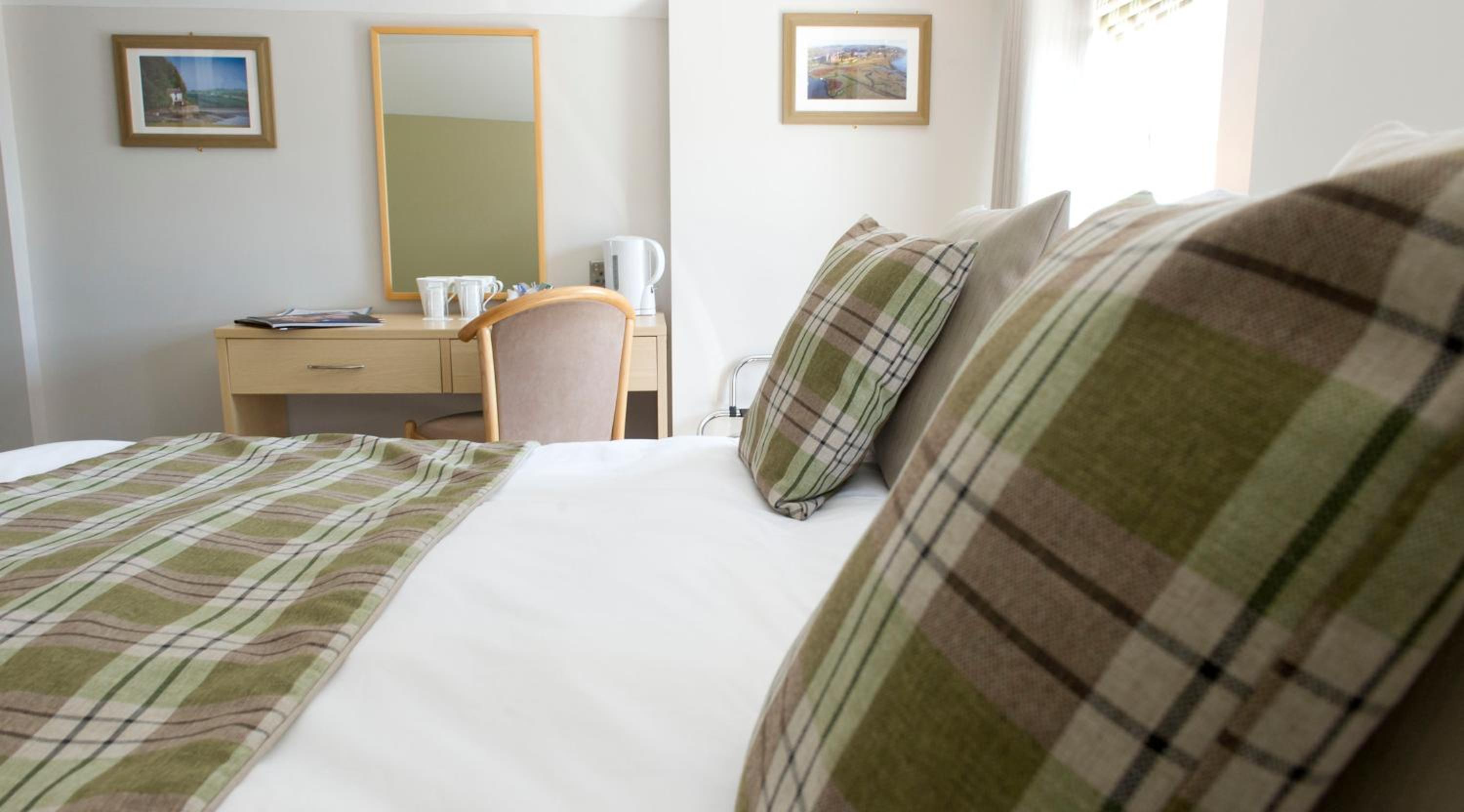 Deluxe Double Room with Shower - Photo 7