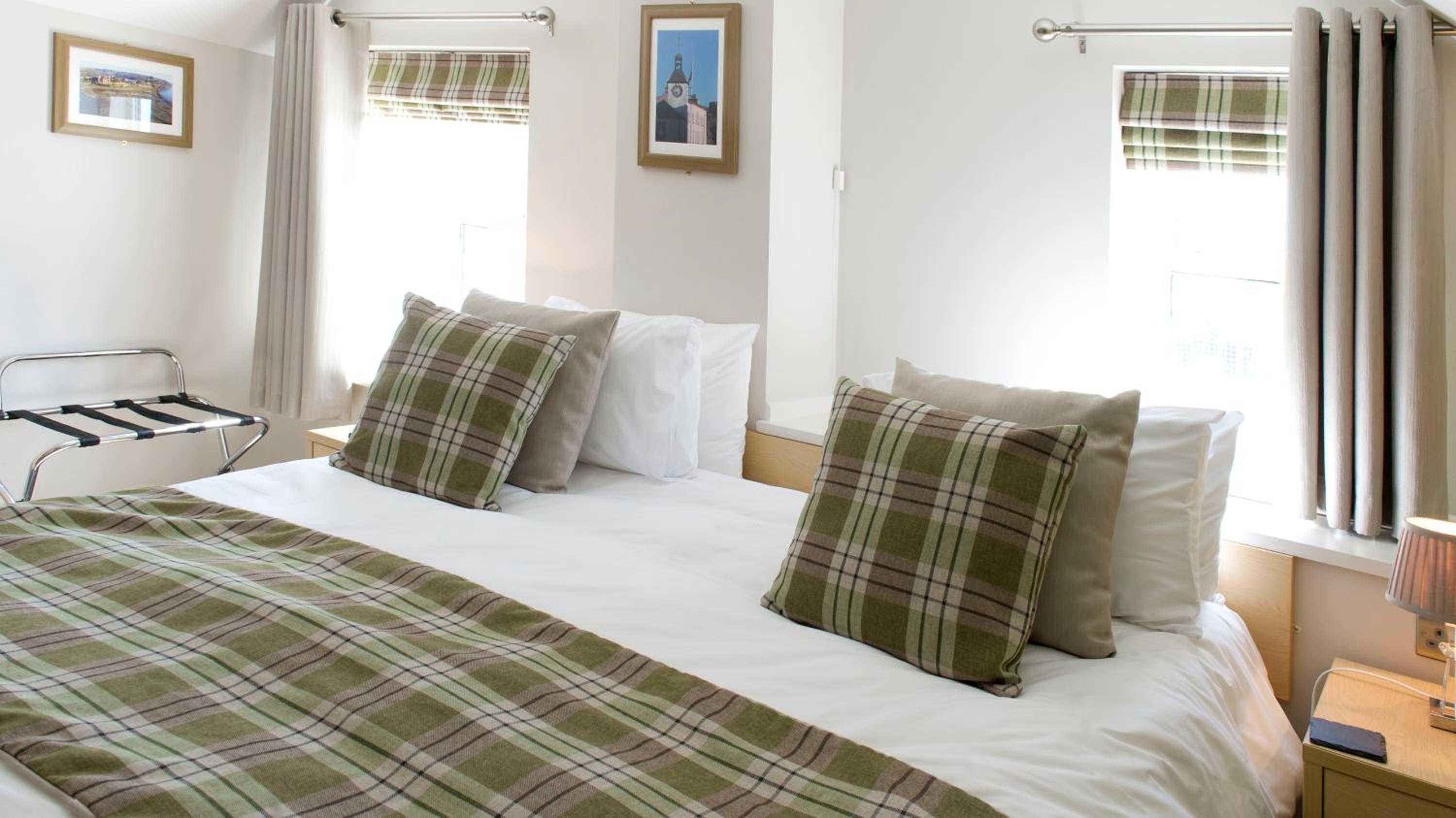 Deluxe Double Room with Shower - Photo 8