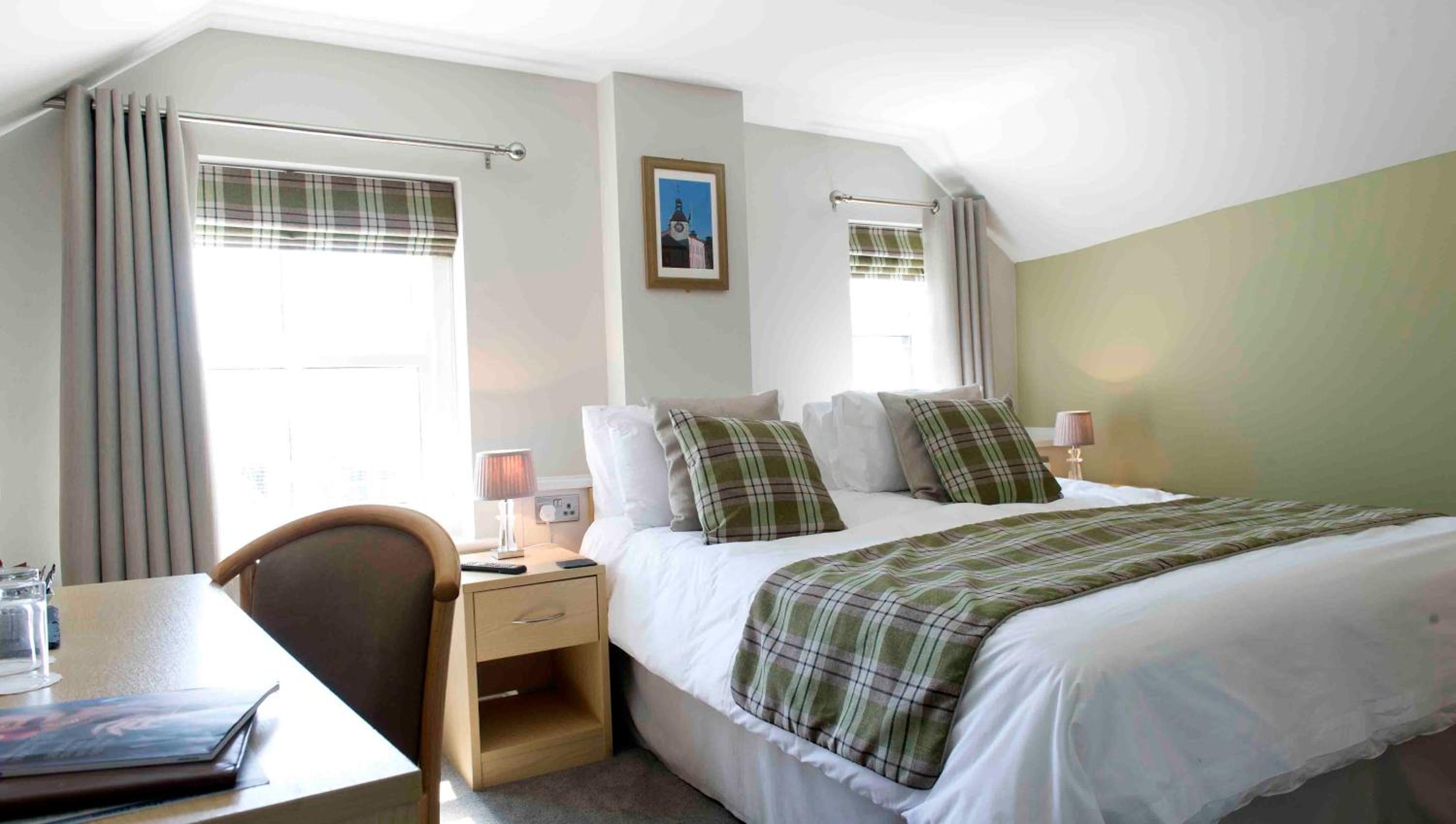 Deluxe Double Room with Shower - Photo 9
