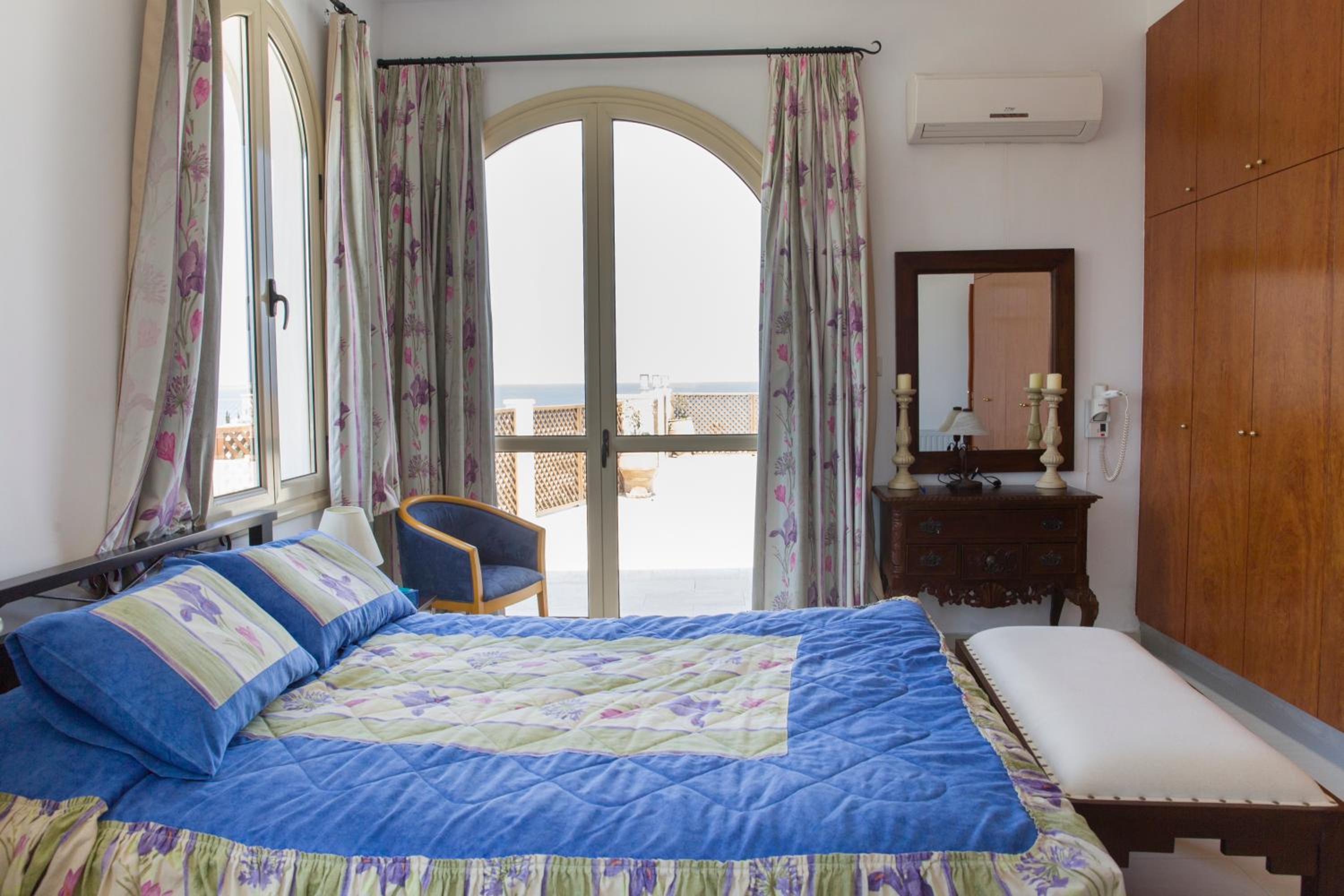 Villa with Sea View - Photo 53