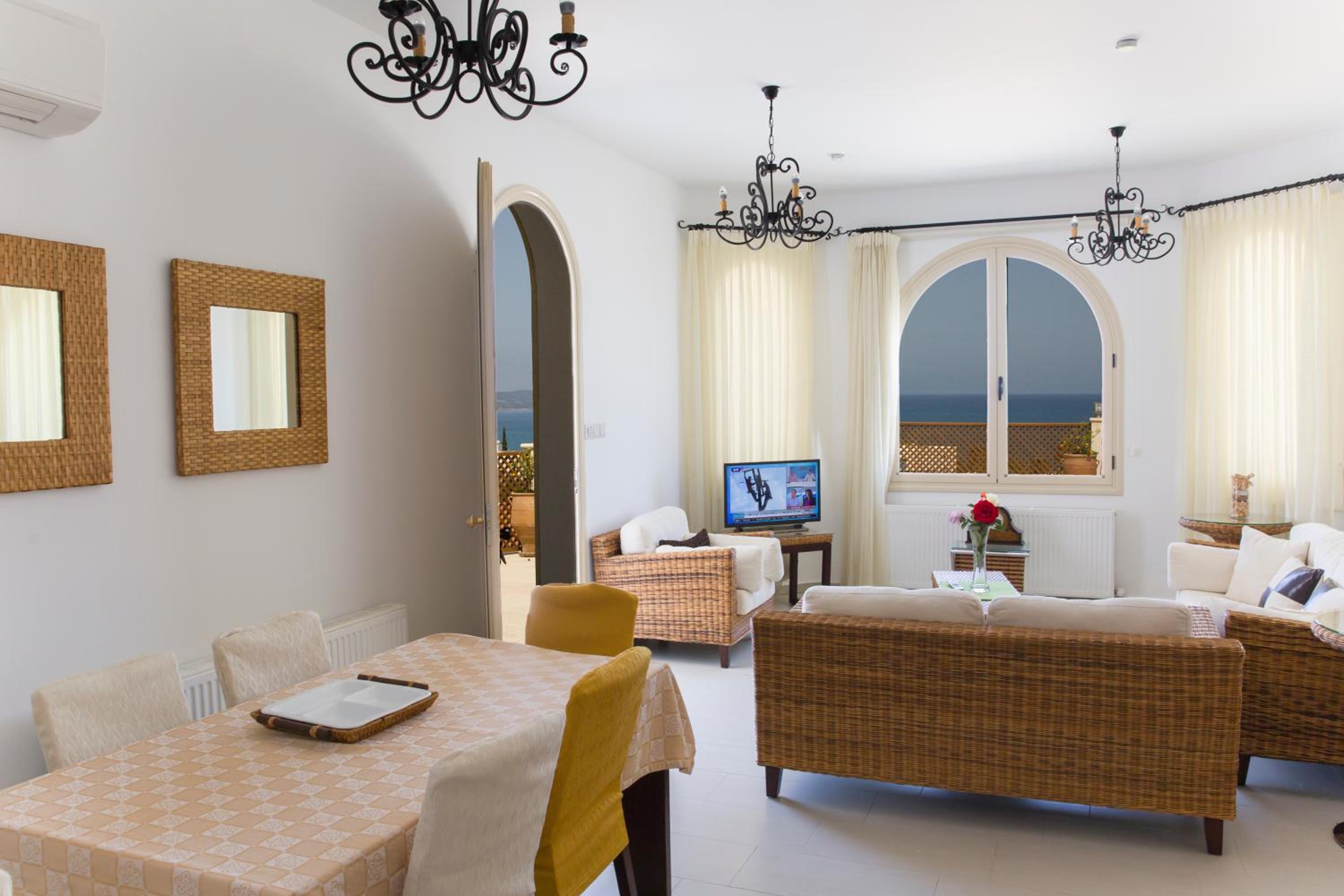 Villa with Sea View - Photo 25