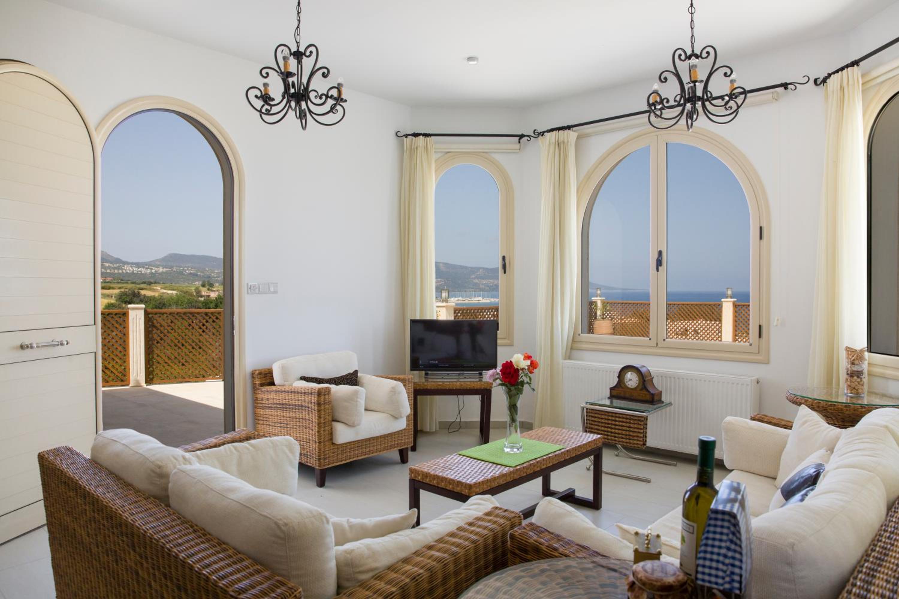 Villa with Sea View - Photo 54