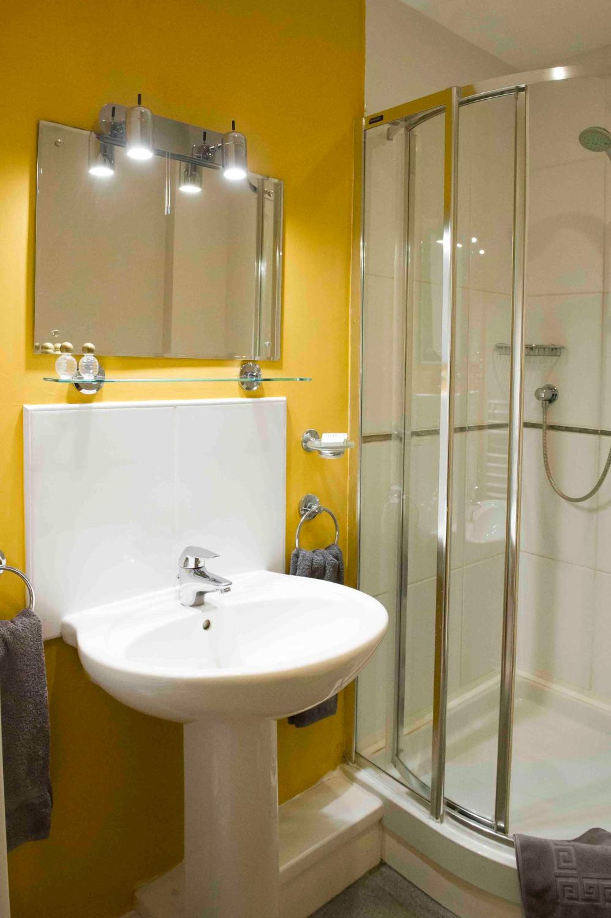 Twin Room - Photo 3