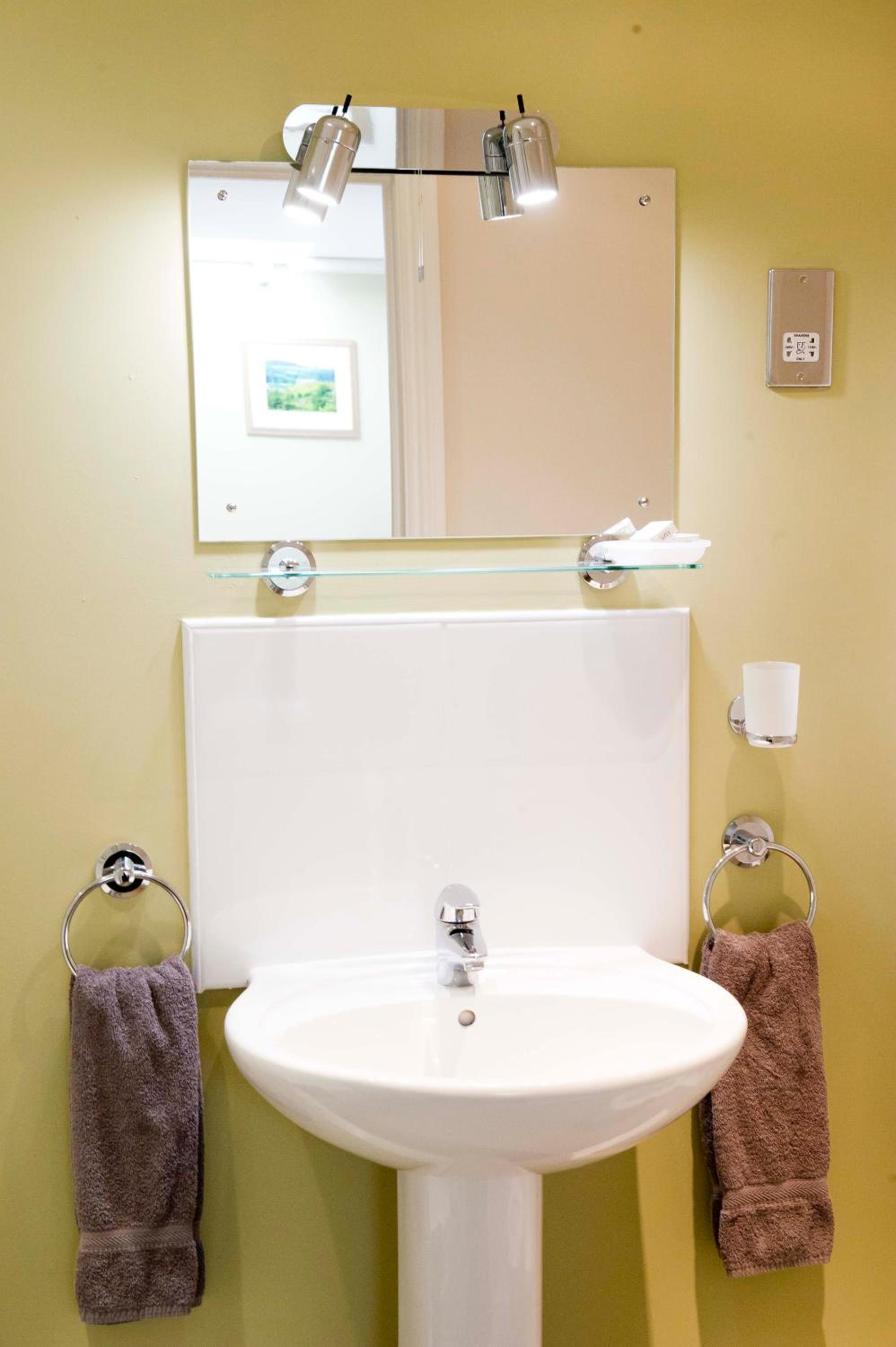 Twin Room - Photo 5