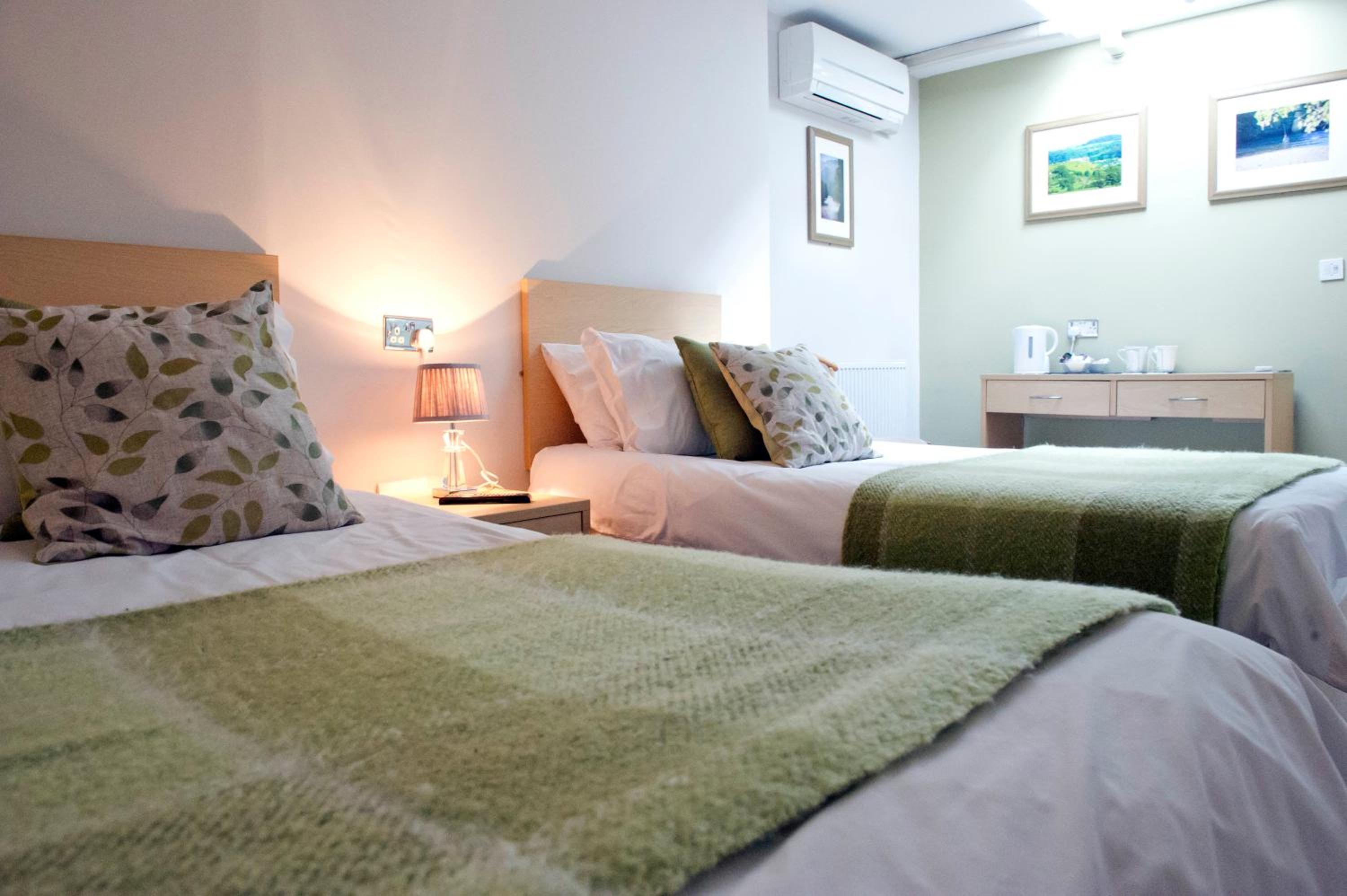 Twin Room - Photo 11