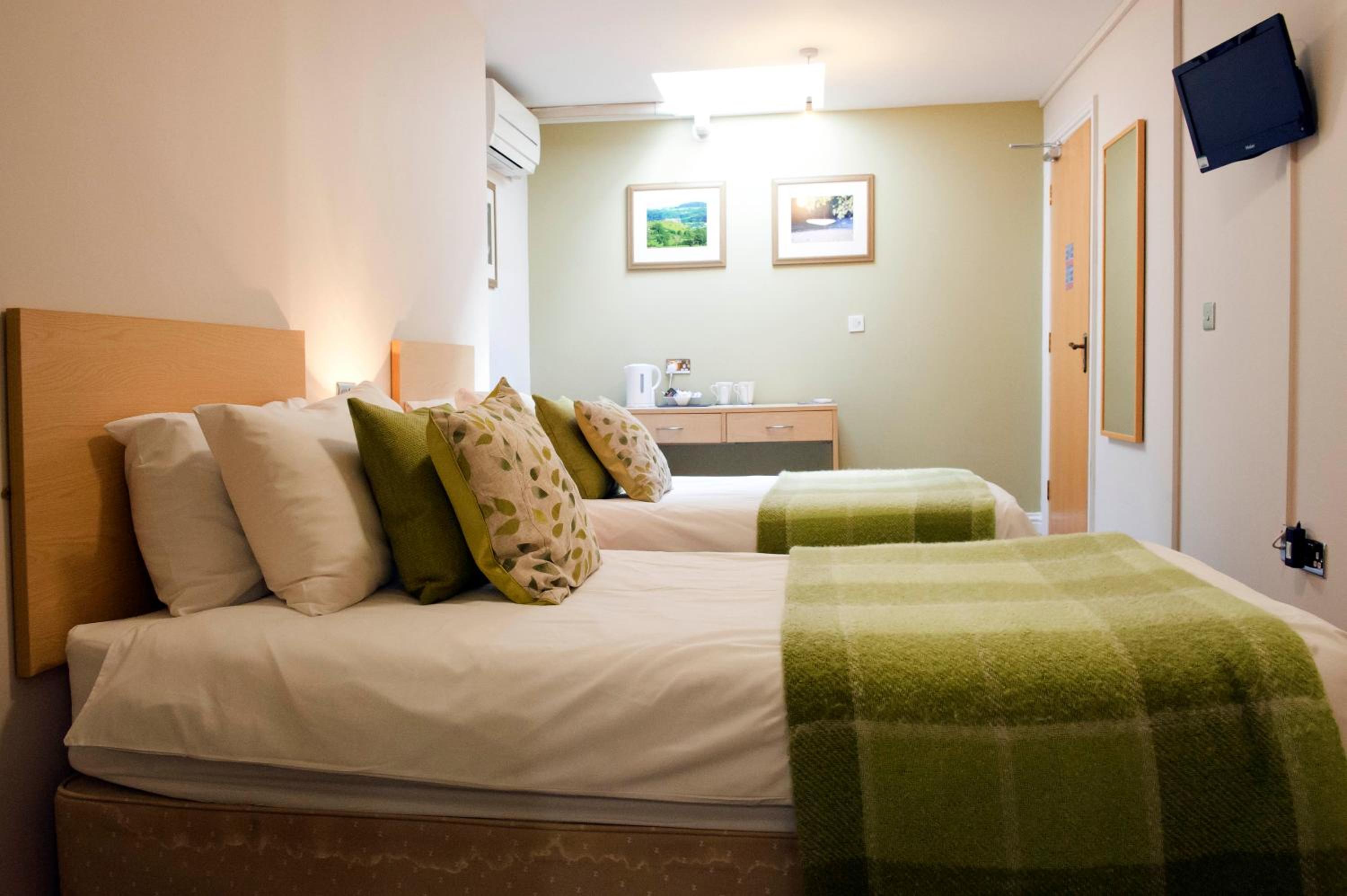 Twin Room - Photo 12