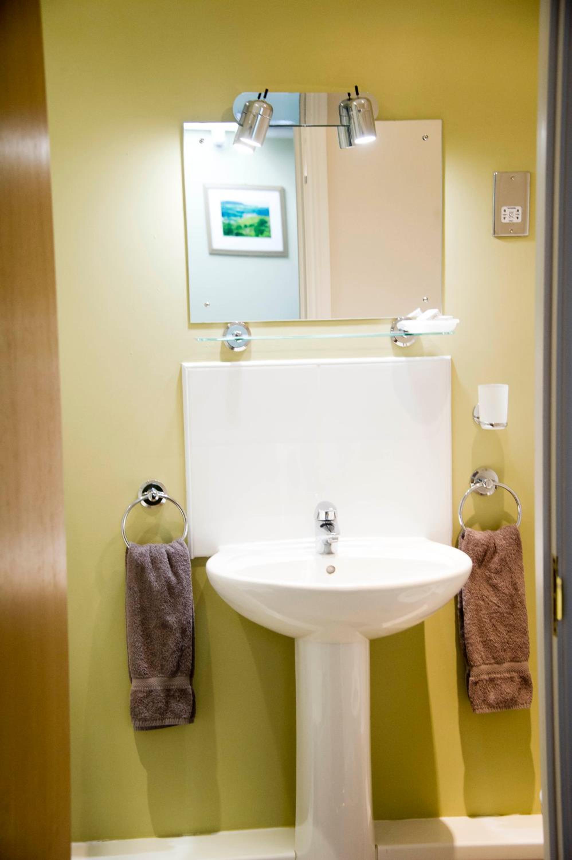Twin Room - Photo 16