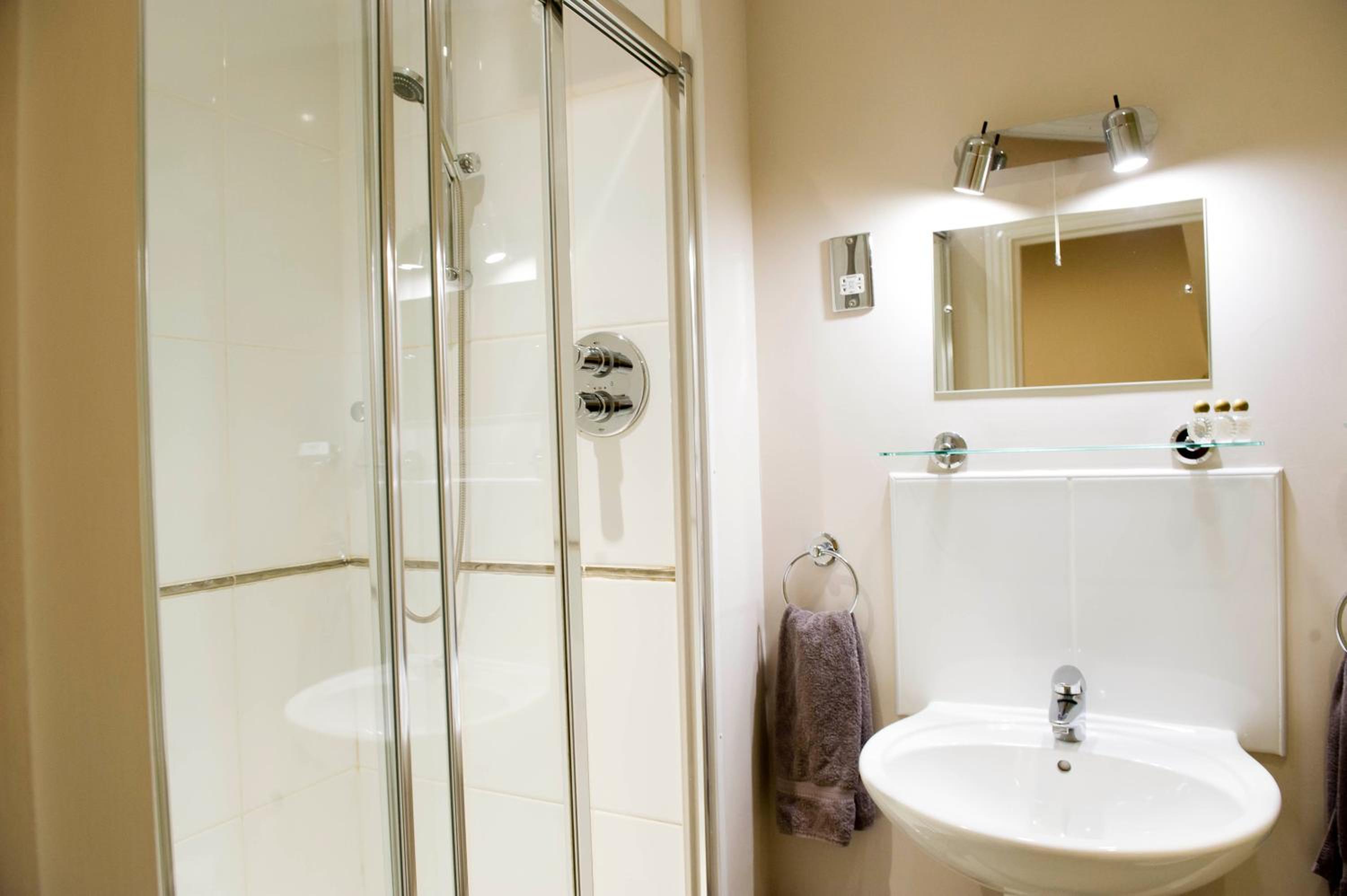 Twin Room - Photo 19