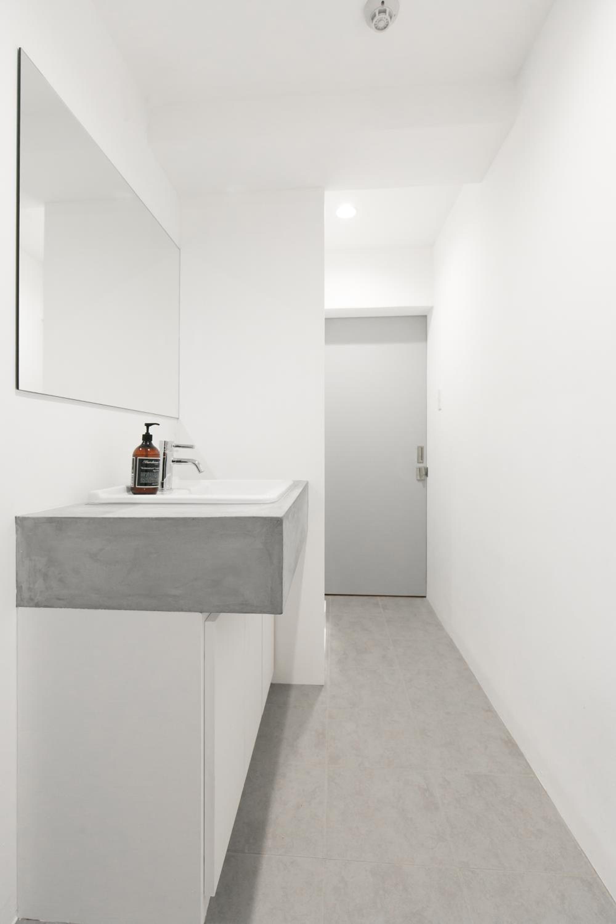 One-Bedroom Apartment - Photo 11