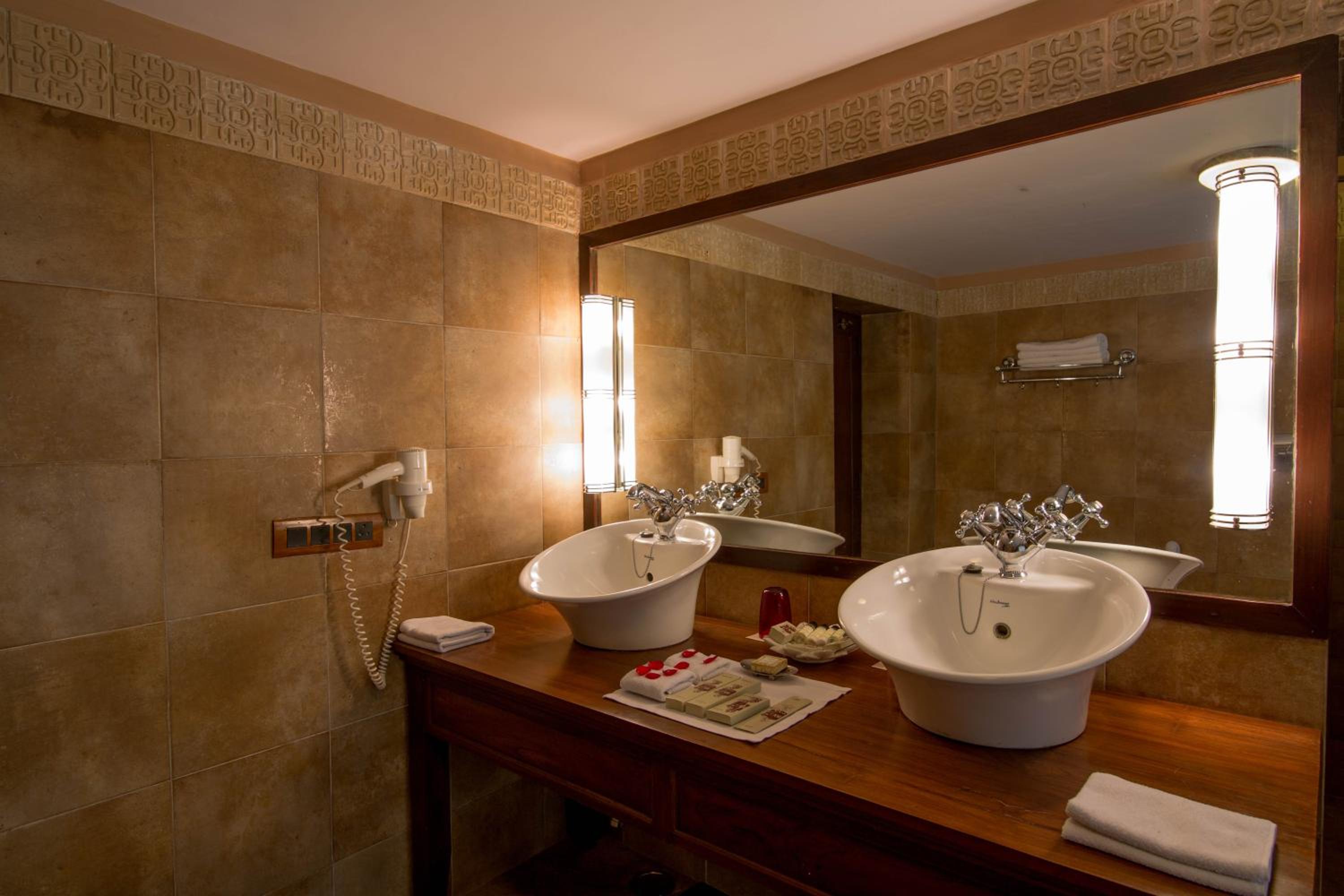 Vintage Suite-Enjoy Buffet Breakfast, Wifi, Welcome Drink upon arrival, Early Check in & Late Check out – subject to availability - Photo 6