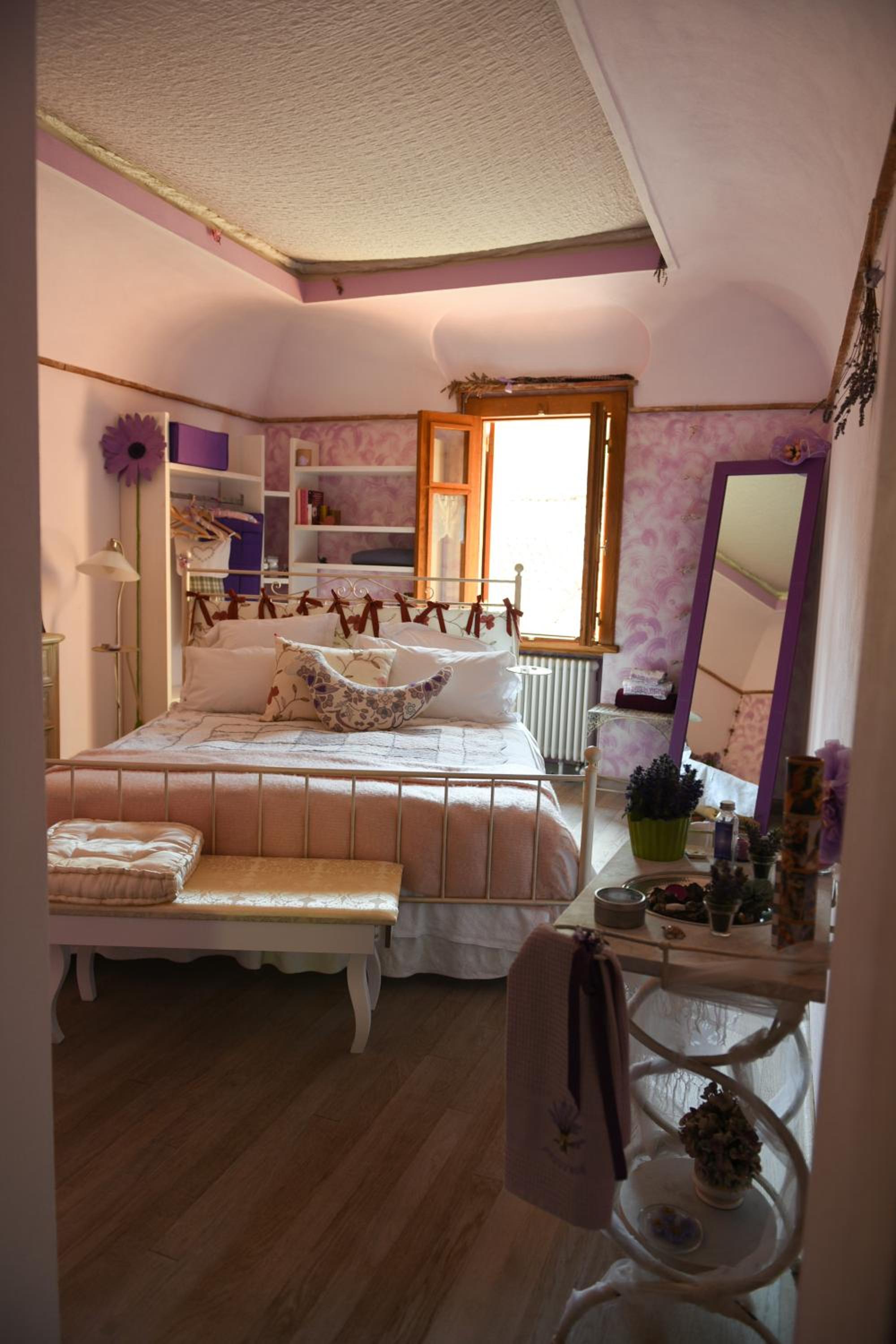 Queen Room photo 1