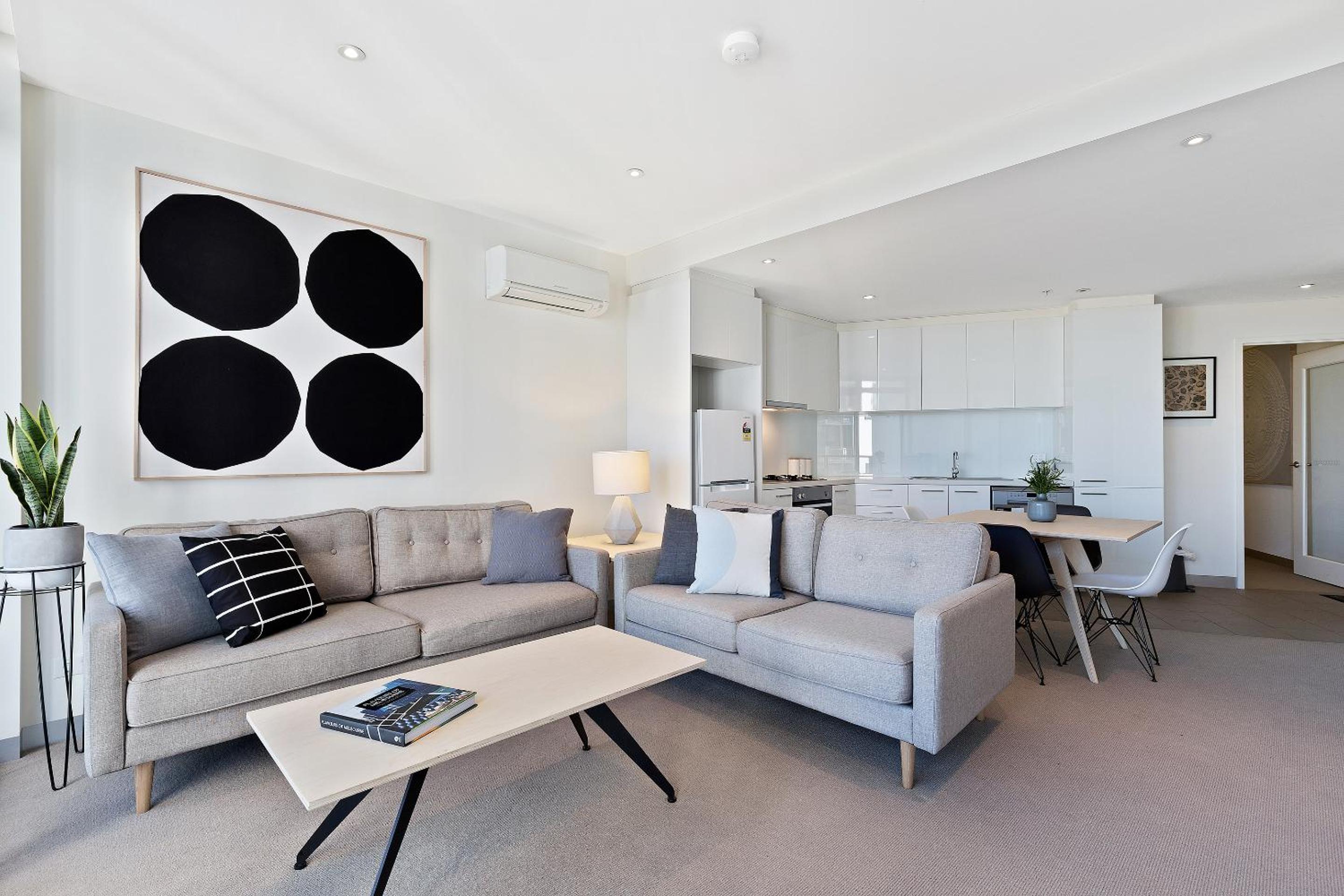 Lola: 2 Bedroom Apartment- 283 City Rd- Convention Center