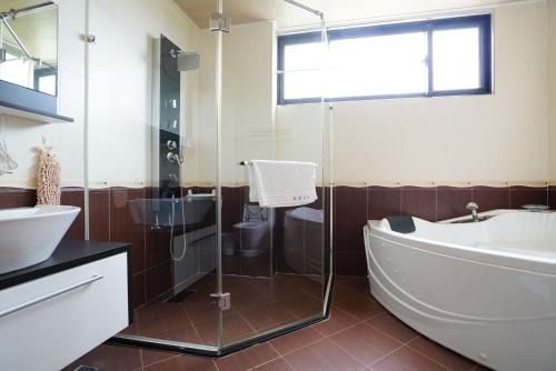 Family Room with Bath photo 3