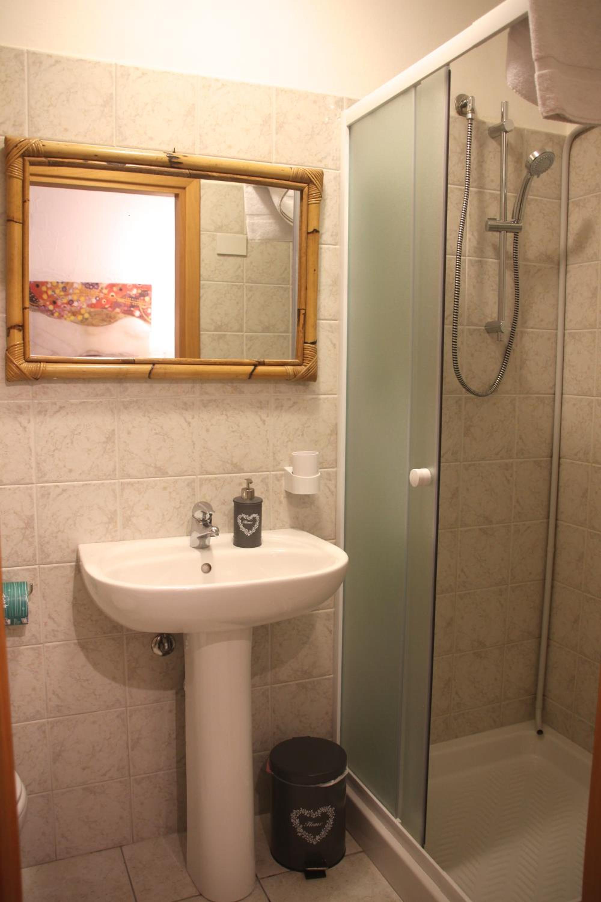 Basic Double or Twin Room photo 2