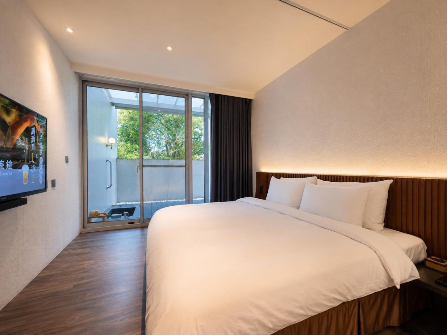 Standard Queen Room