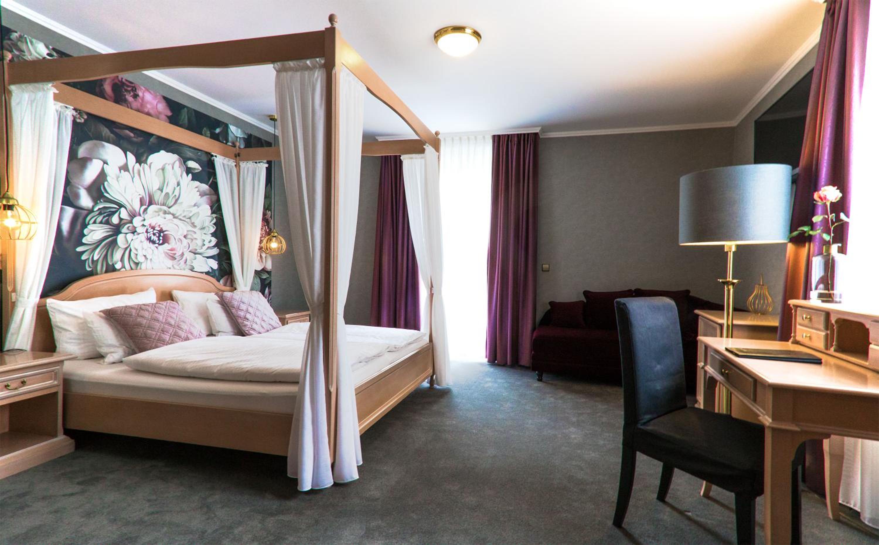 Deluxe Double Room with Balcony photo 2