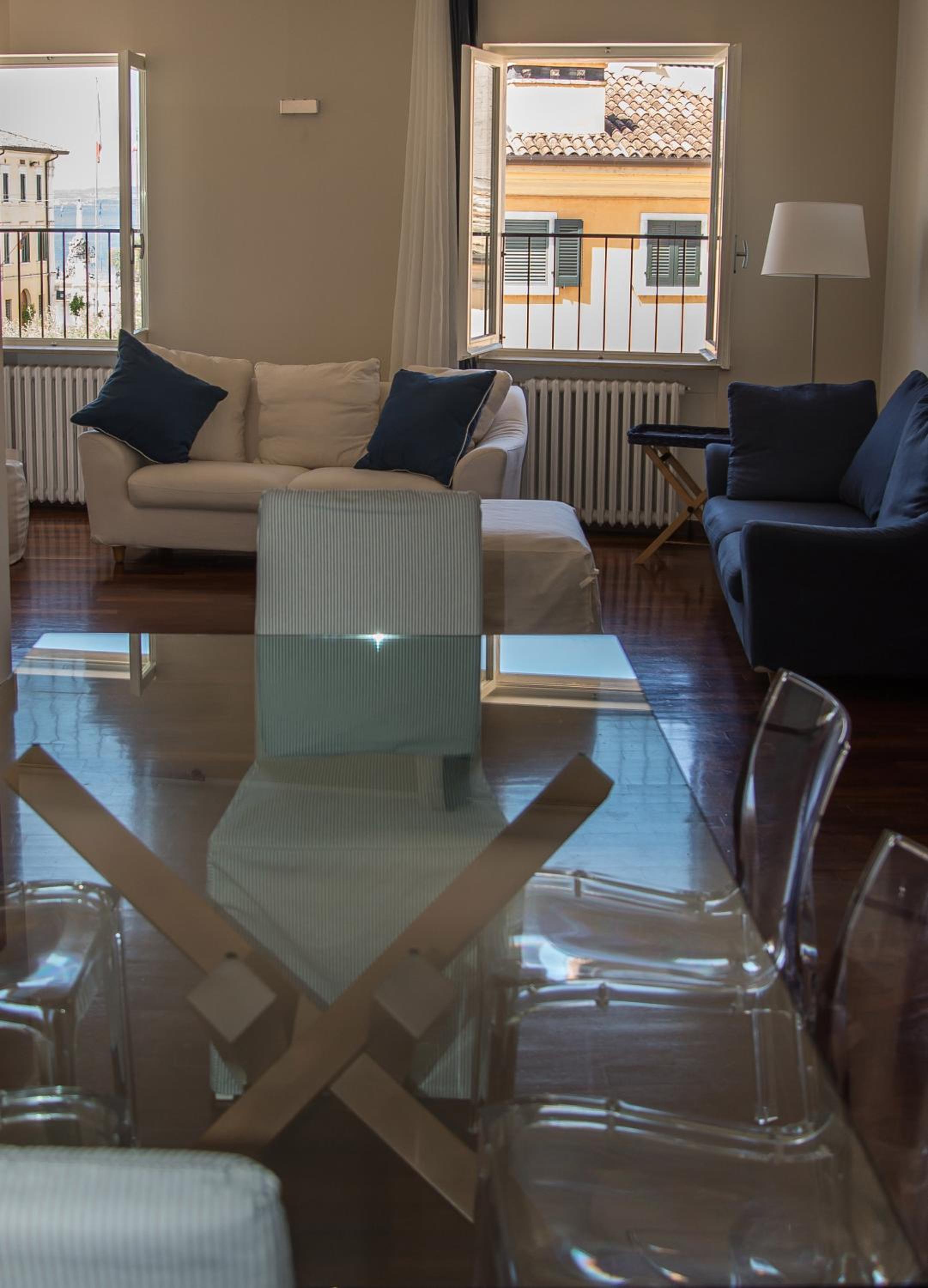 Apartment with Lake View