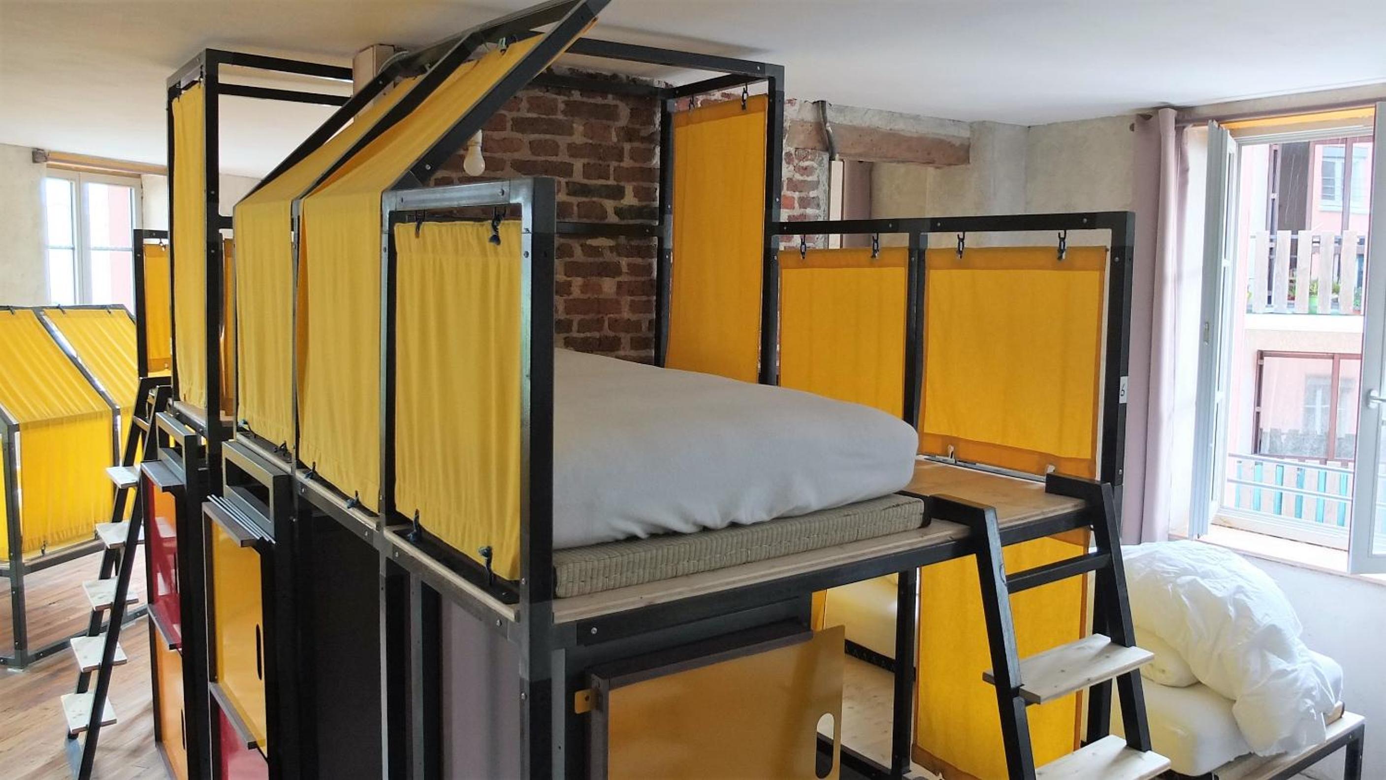 Single Bed in Mixed Dormitory Room